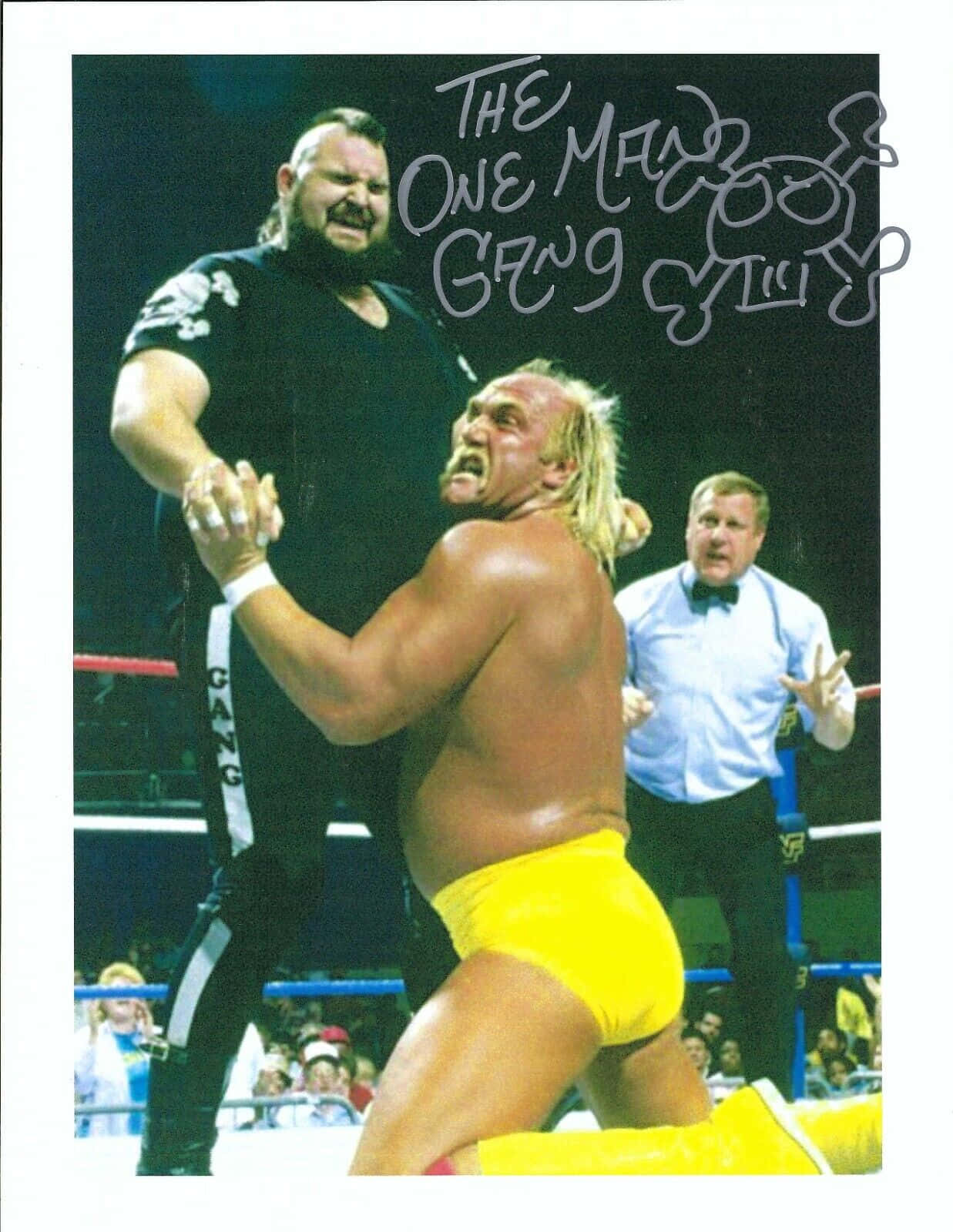 En mand ganger og Hogan tapet Wallpaper