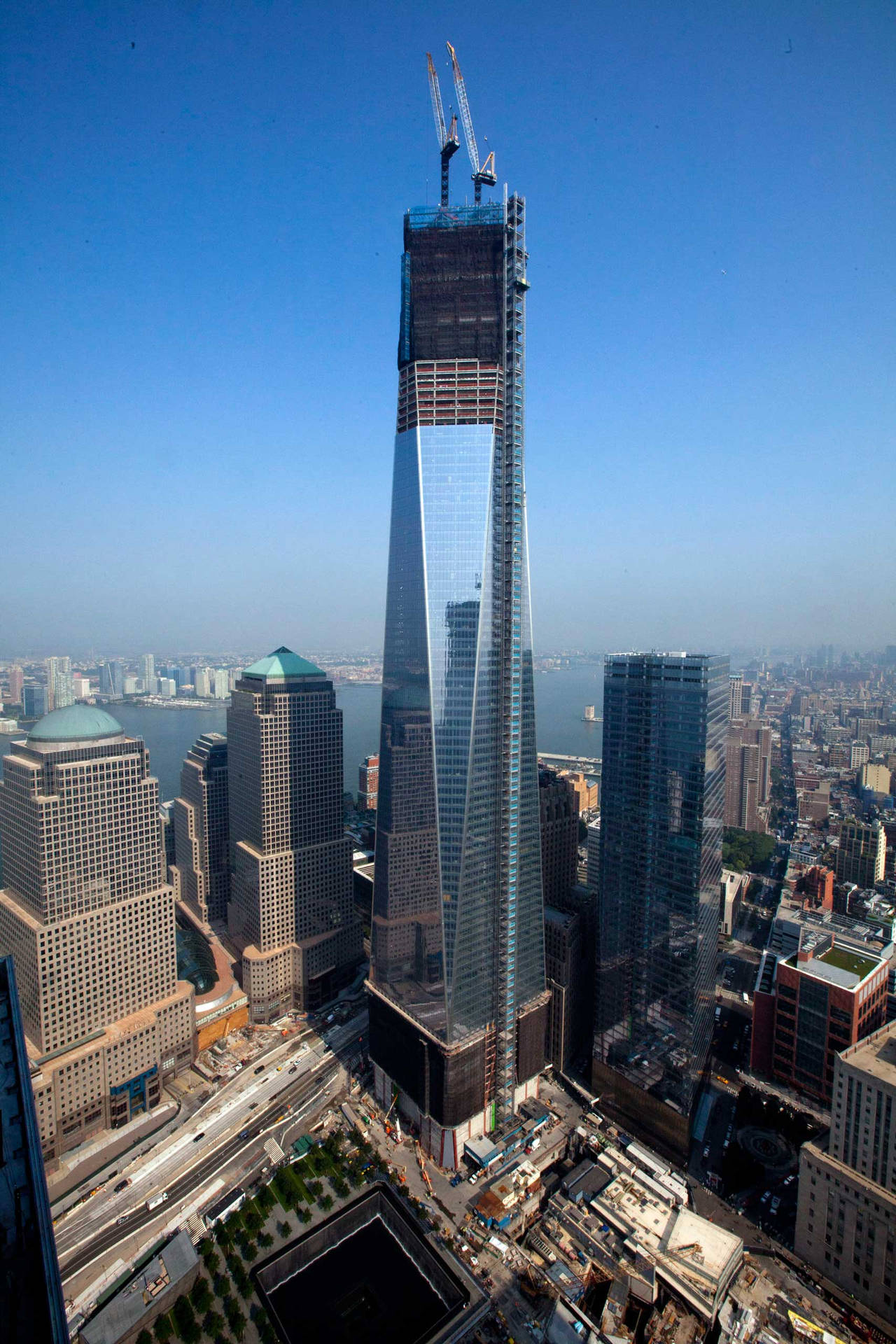 One World Trade Center With Cranes Wallpaper