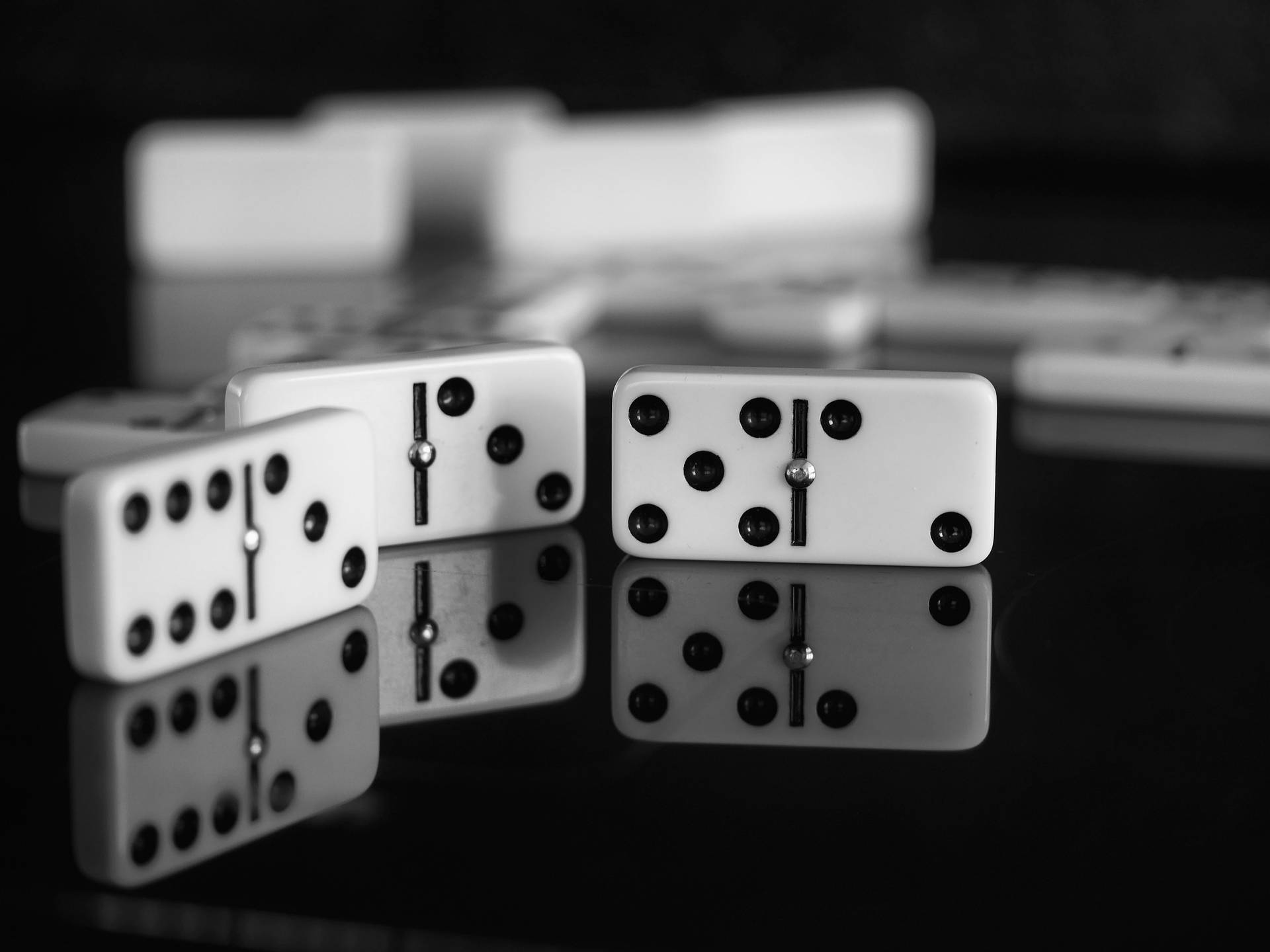 Ongoing Domino Game Wallpaper