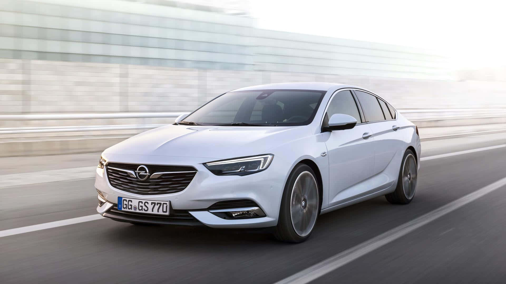 Títuloelegante Opel Insignia En Movimiento Fondo de pantalla