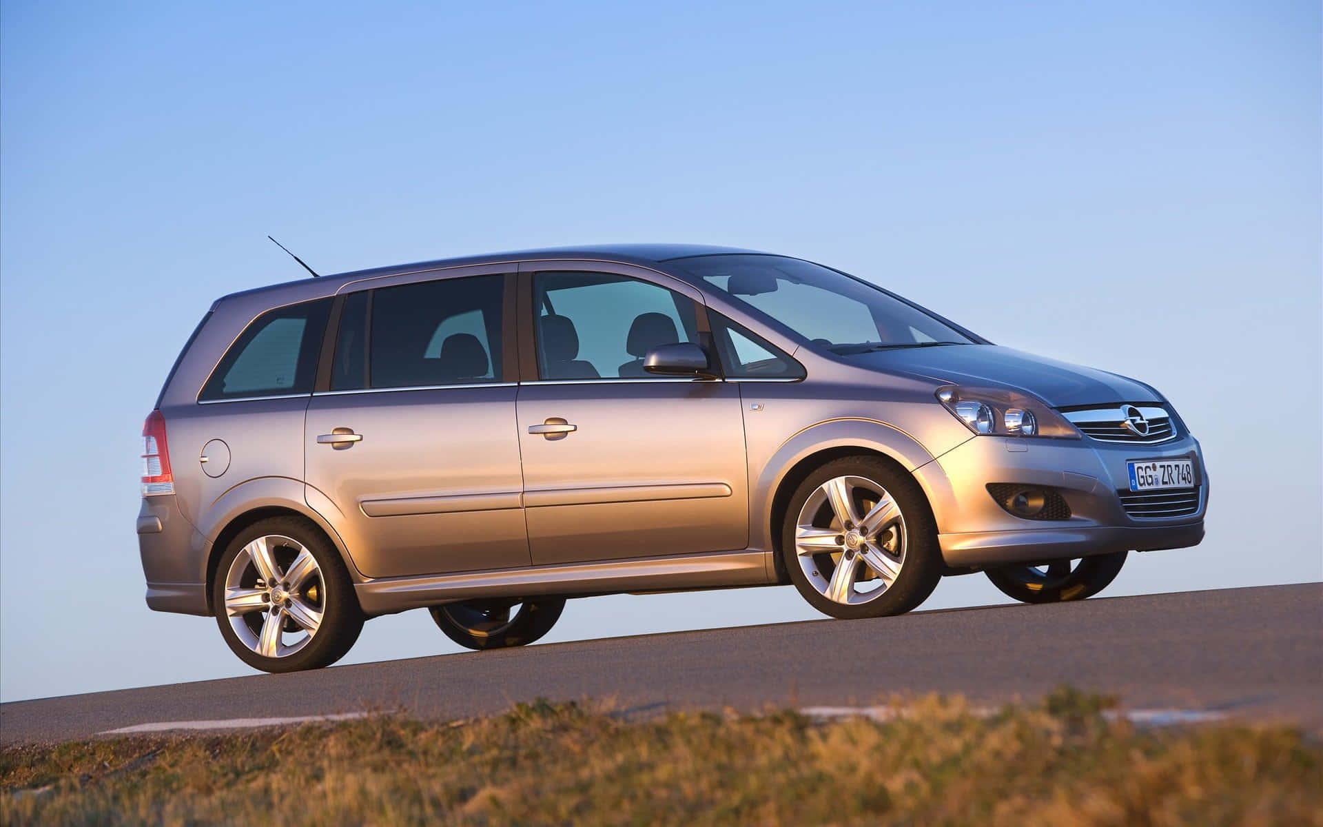 Opel Zafira: Practicality and Performance Combined Wallpaper