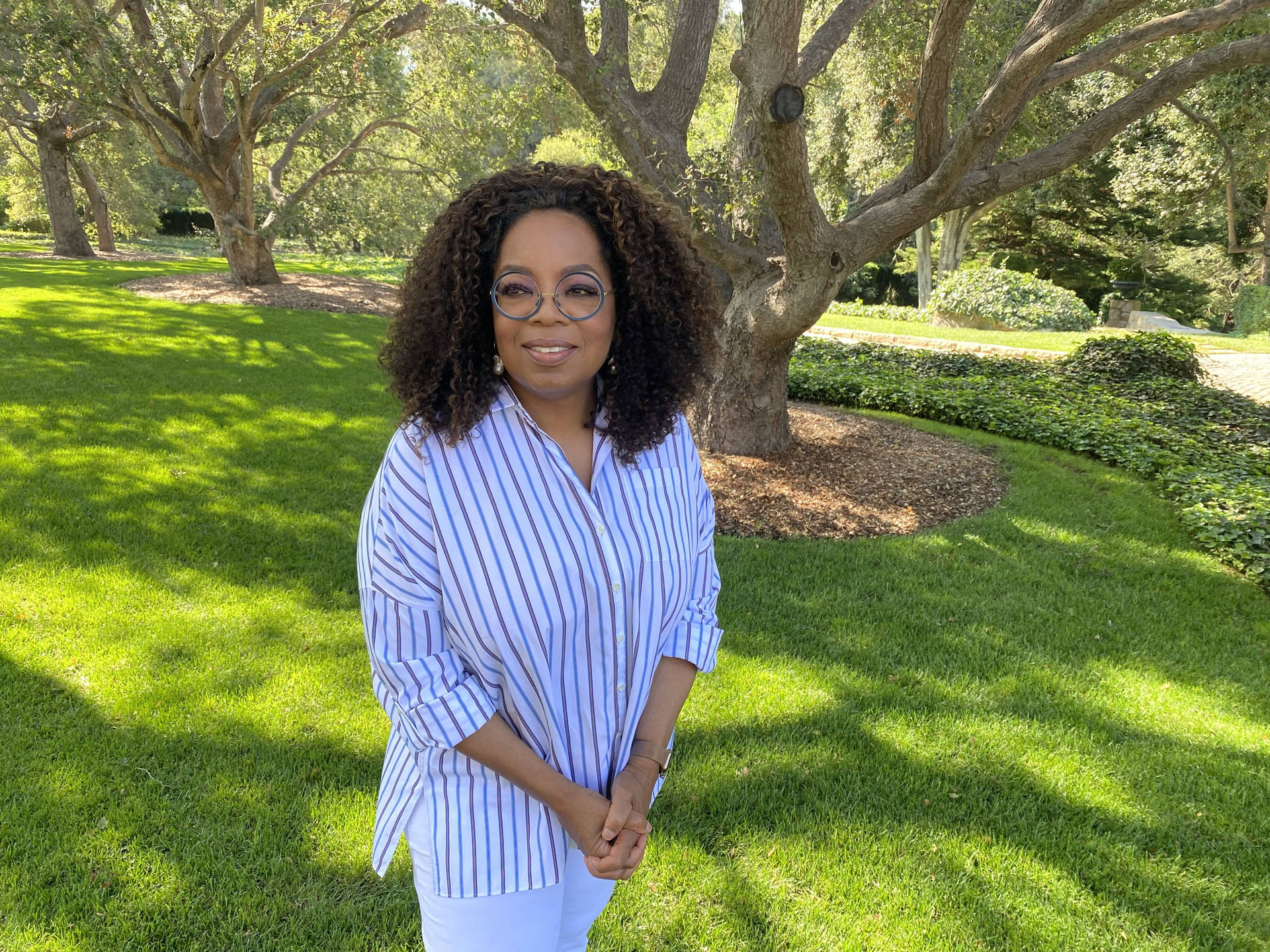Oprah Winfrey Casual Look Background