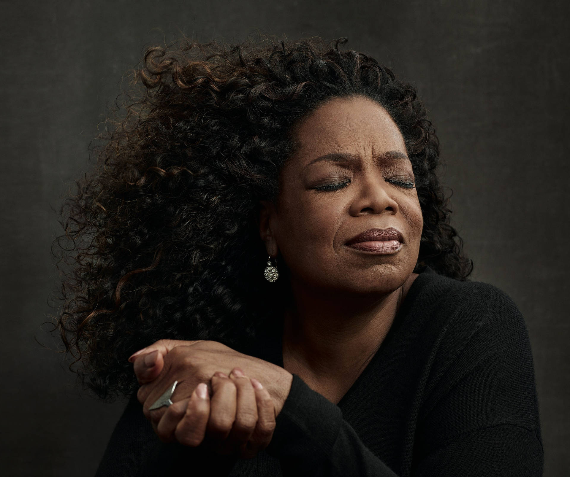 Oprah Winfrey Praying Background