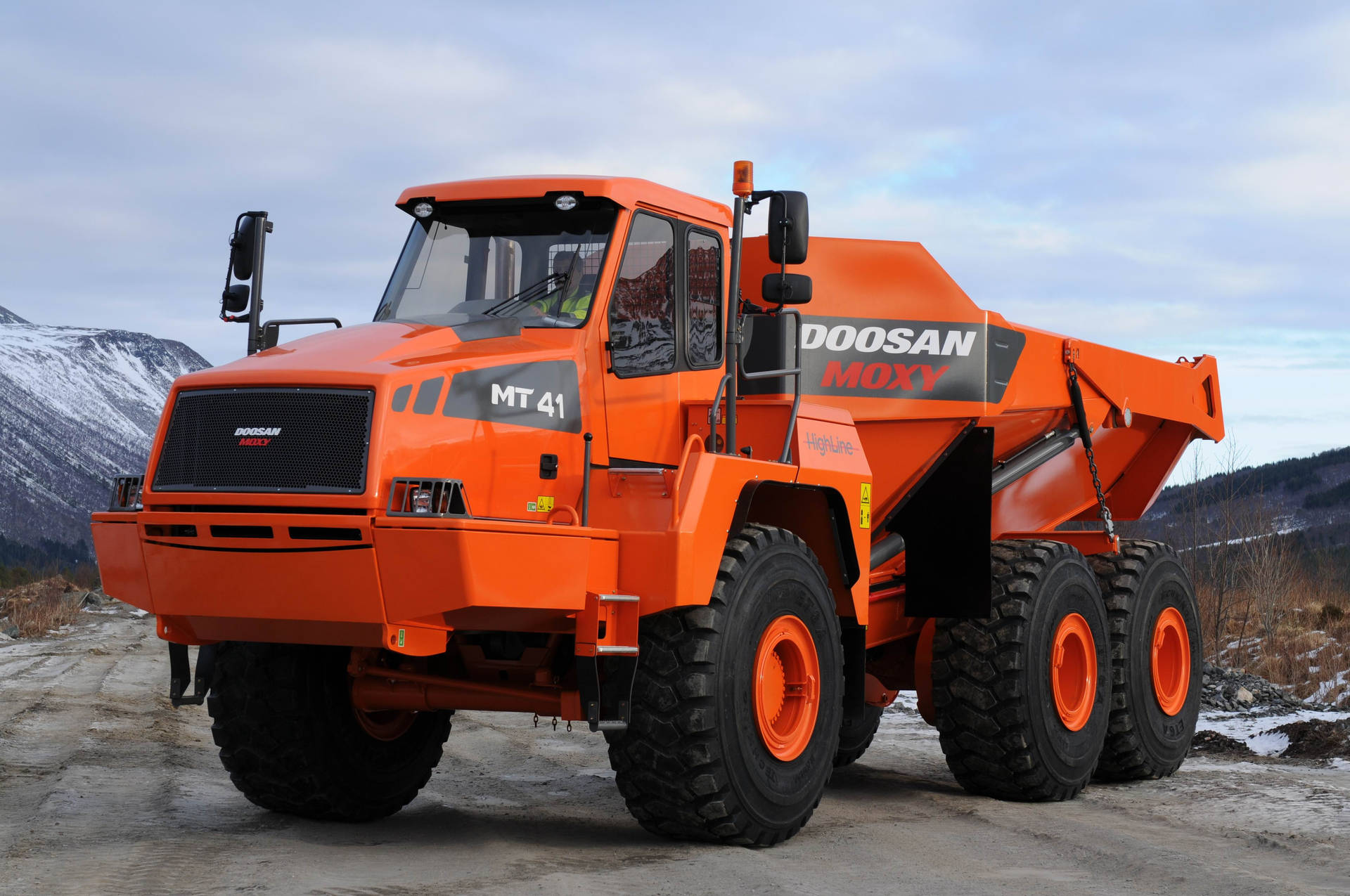 Orange Doosan Cool Truck til dumpning Wallpaper
