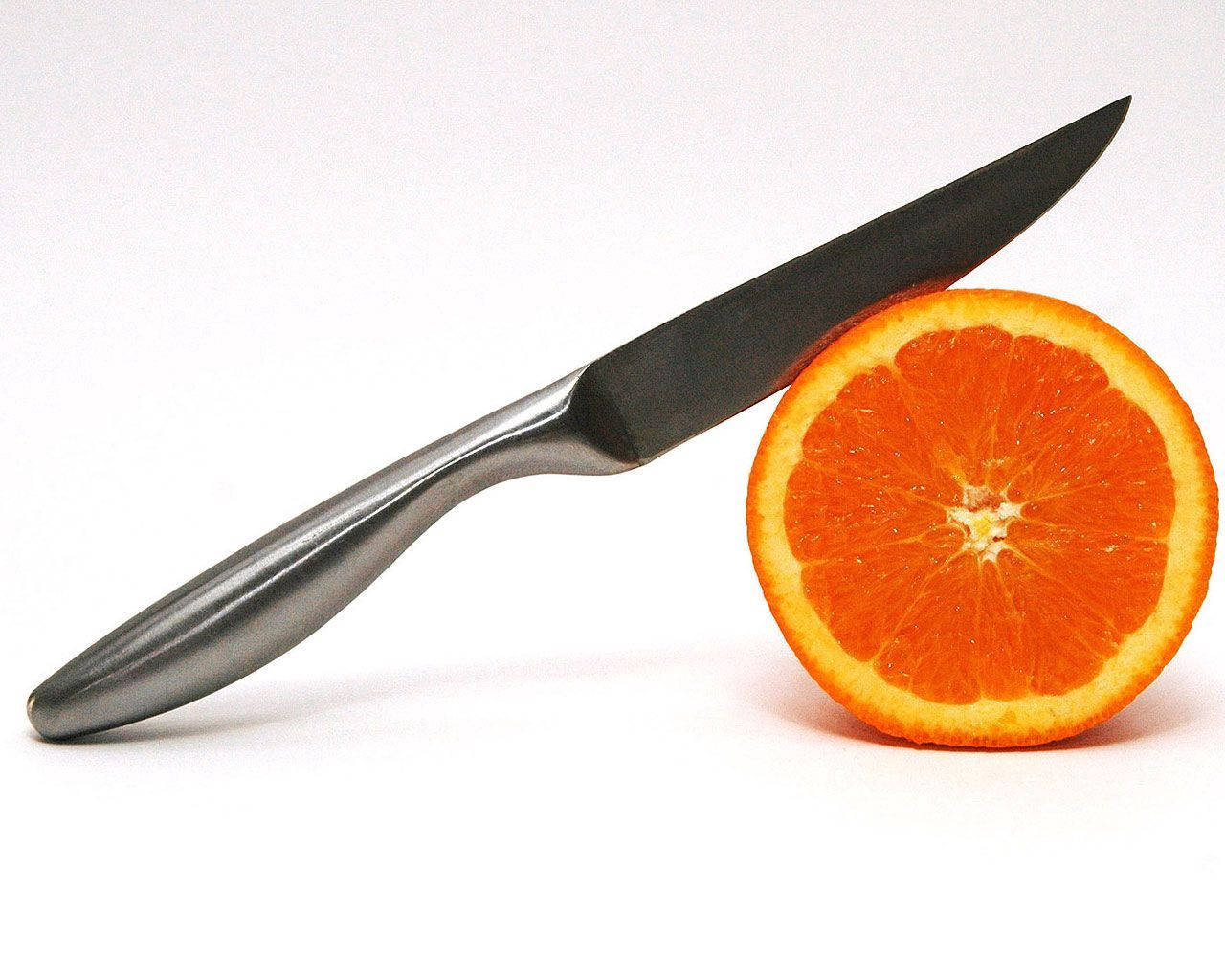 Cut open, an orange provides a refreshing burst of natural sweetness. Wallpaper