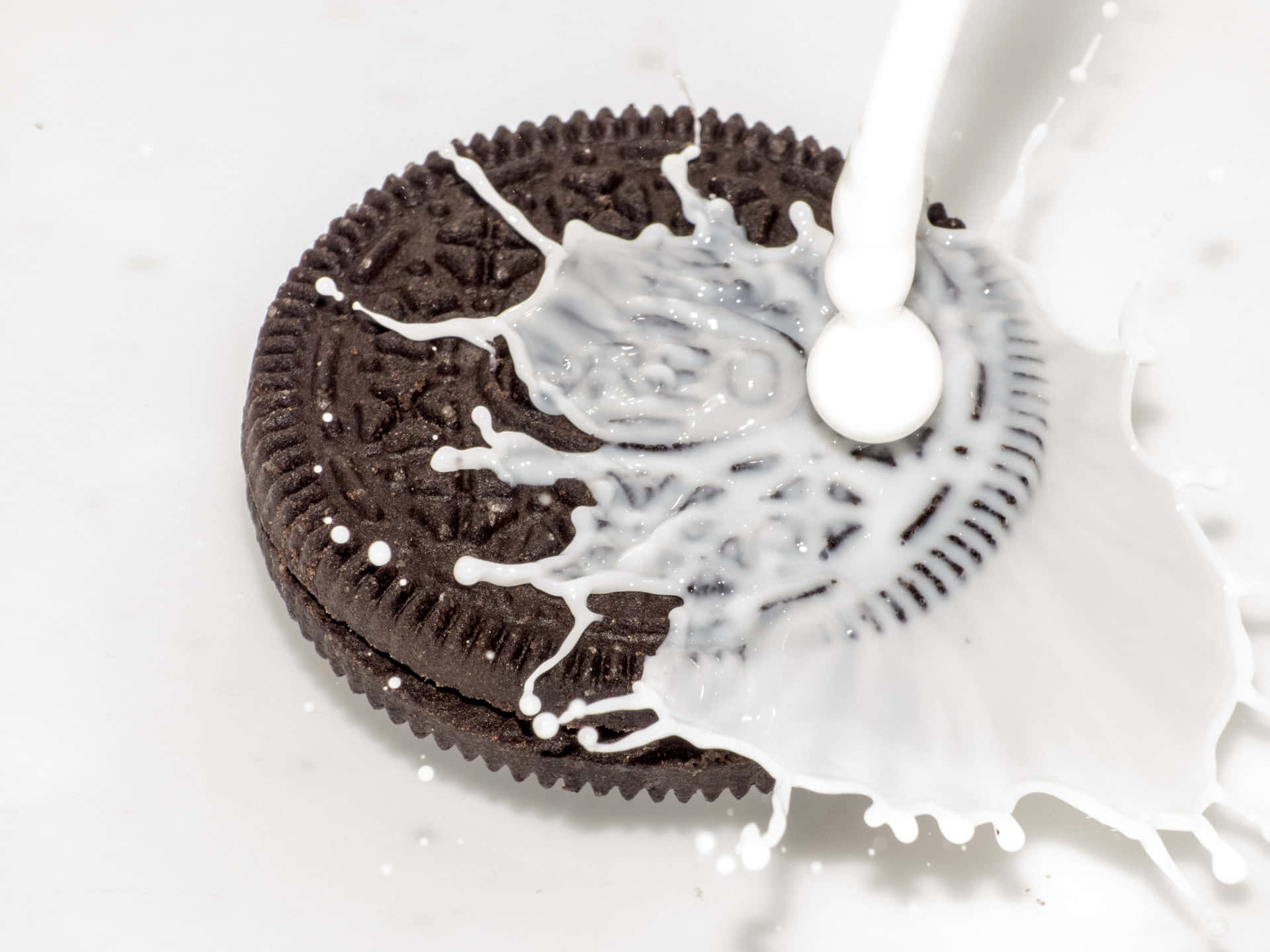 Oreo Cookie With Milk Wallpaper