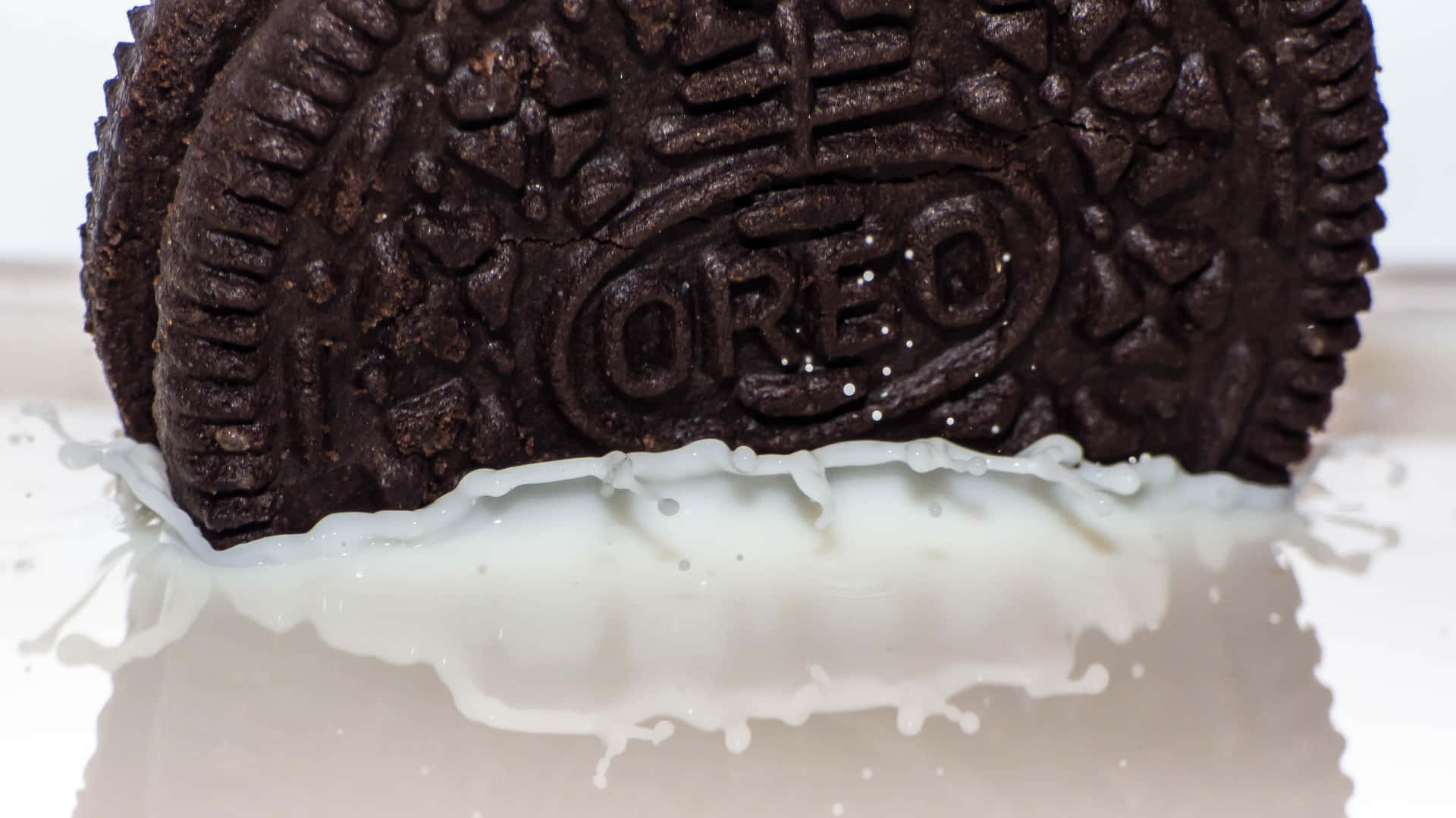 Oreo Cookie And Milk Wallpaper