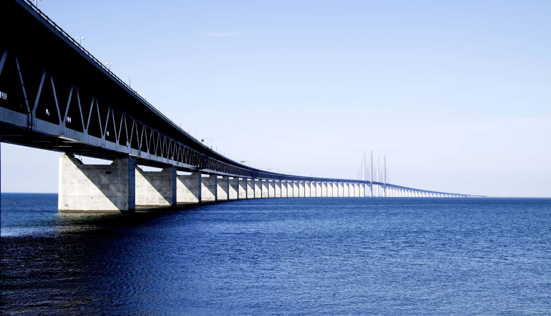 Vistamarítima Del Puente De Oresund En Escandinavia. Fondo de pantalla