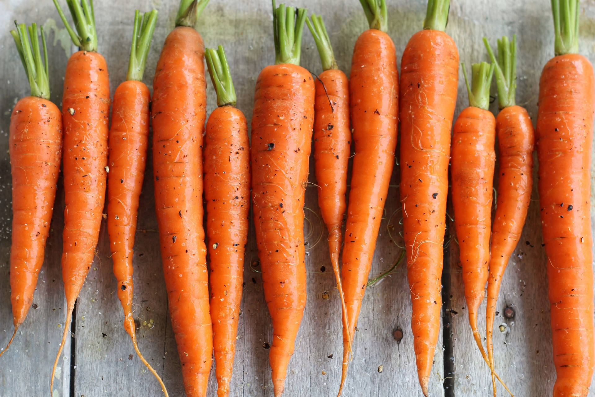 Organic Orange Carrot Root Vegetables Wallpaper