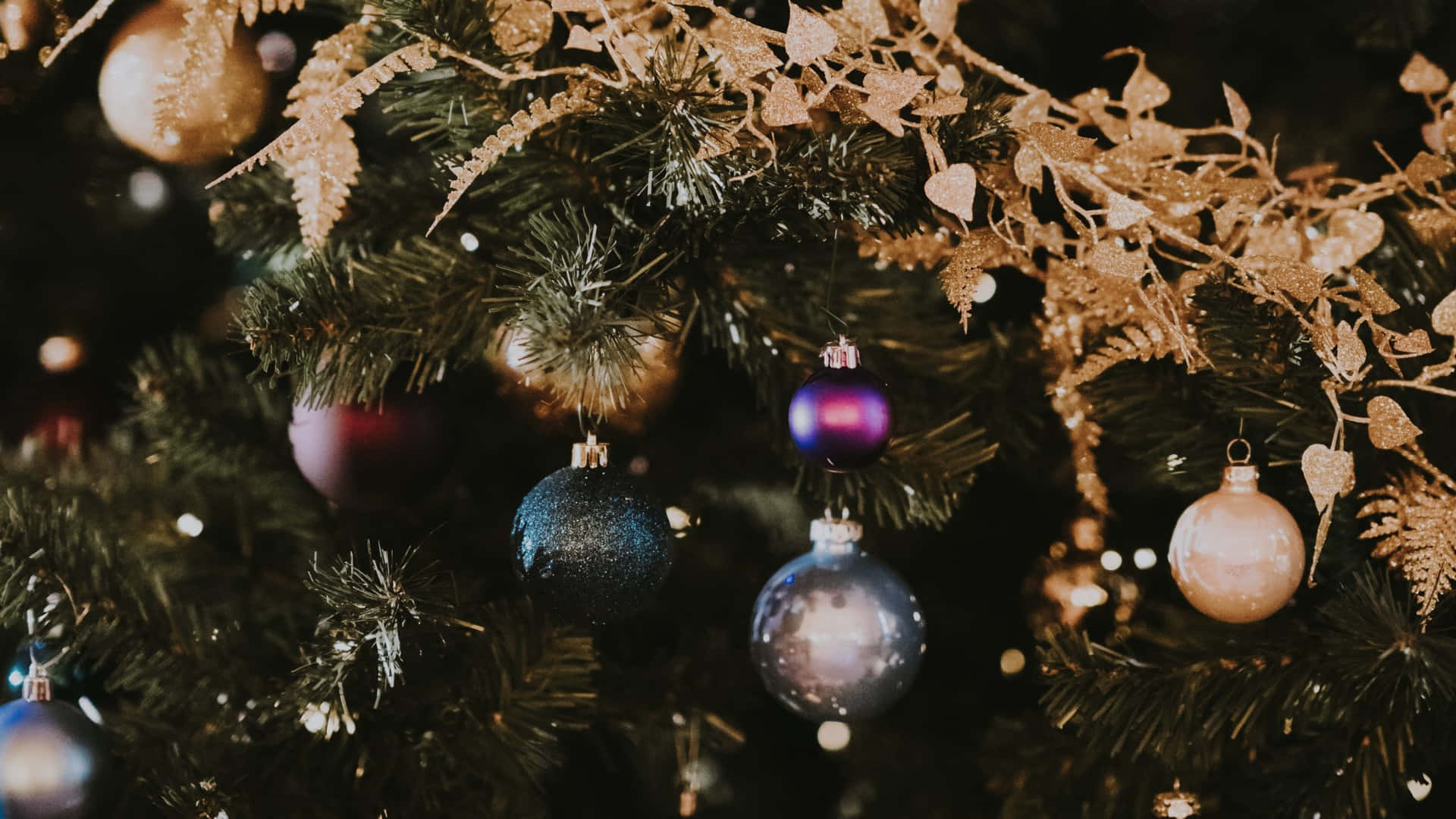 Ornament Balls High Resolution Christmas Desktop Wallpaper