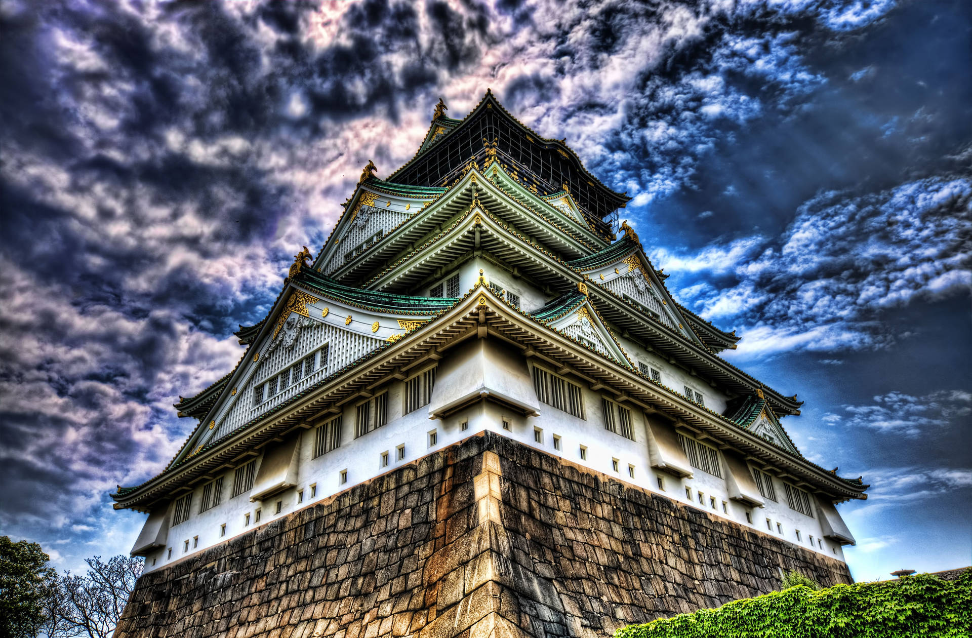 Osaka Castle Low-angle Shot