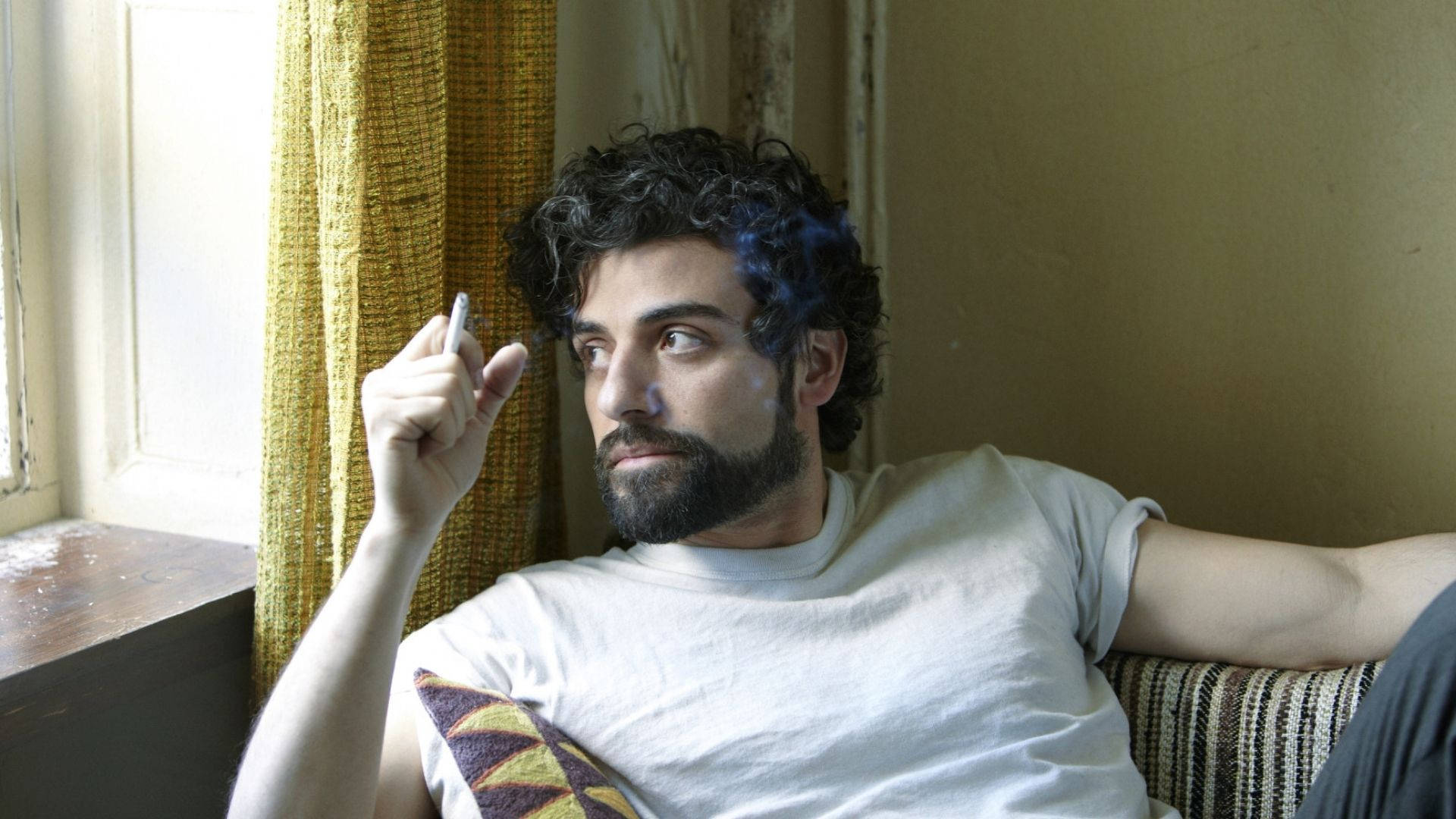 Oscarisaac Tittar Ut - That Would Be A Direct Translation, But For Computer Or Mobile Wallpaper Context It Could Simply Be 