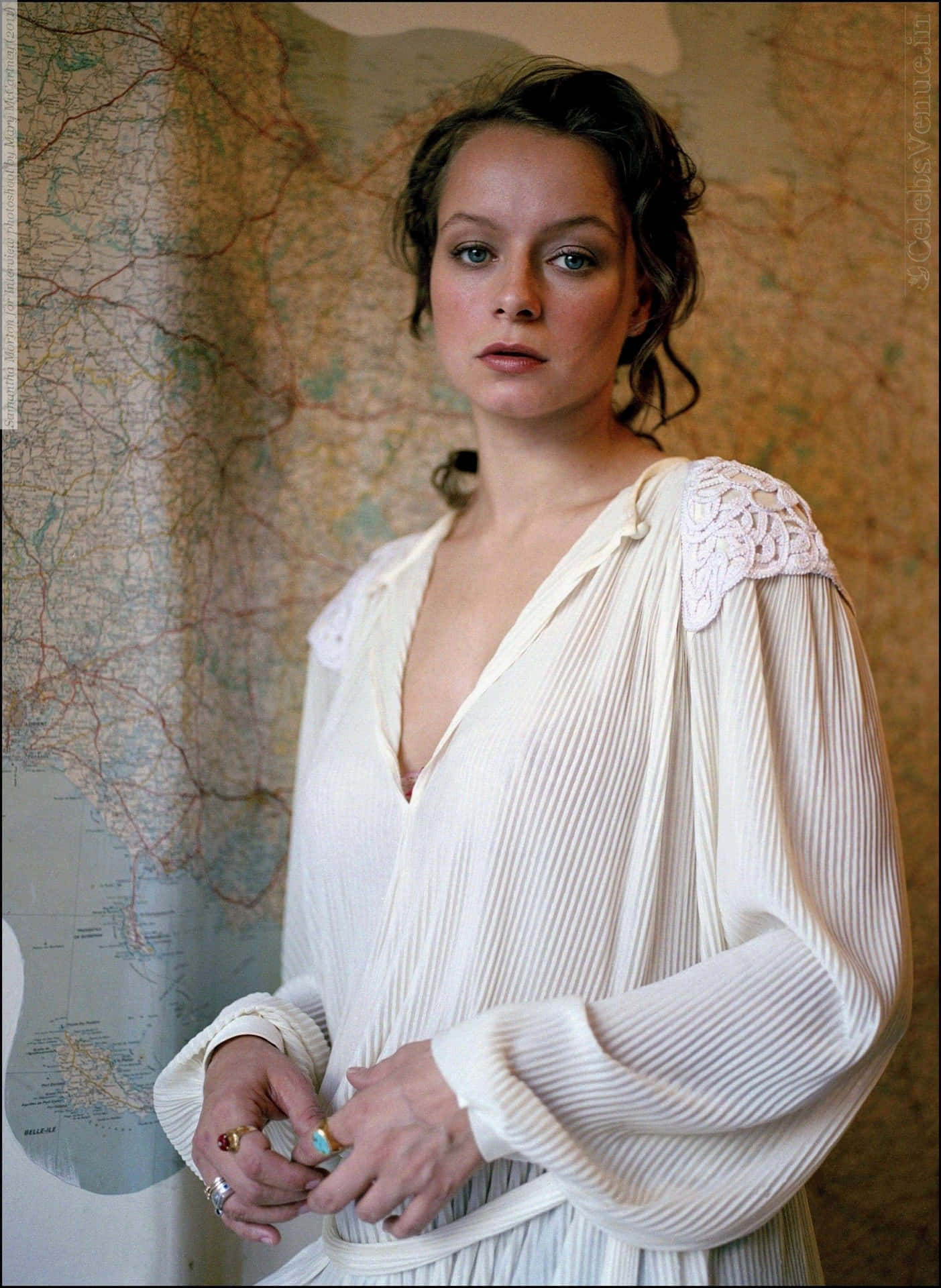 Oscar-nominated Actress Samantha Morton In A Candid Moment Wallpaper