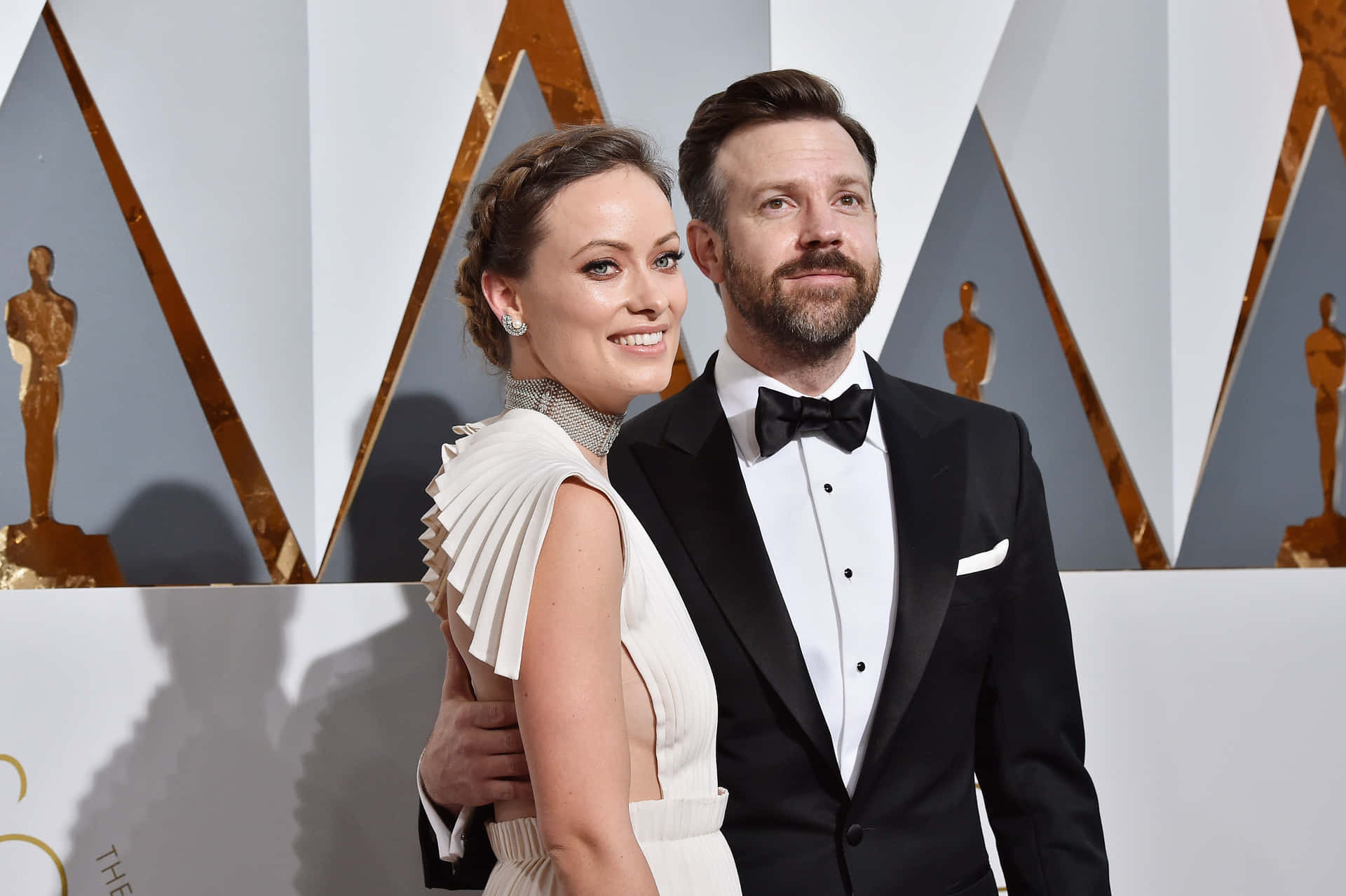 Oscar-winning Actor Jason Sudeikis Posing For A Photo Shoot. Wallpaper