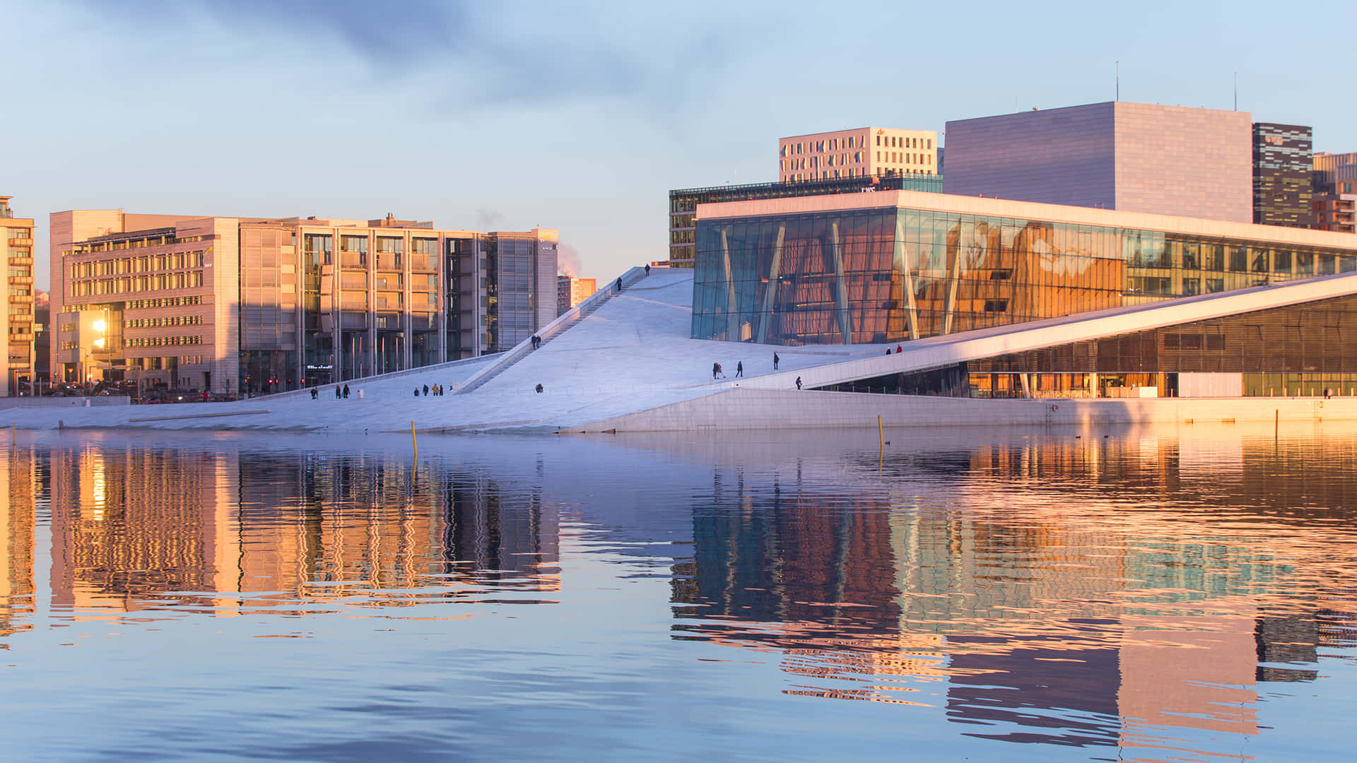 Casade La Ópera De Oslo Durante La Hora Dorada Fondo de pantalla