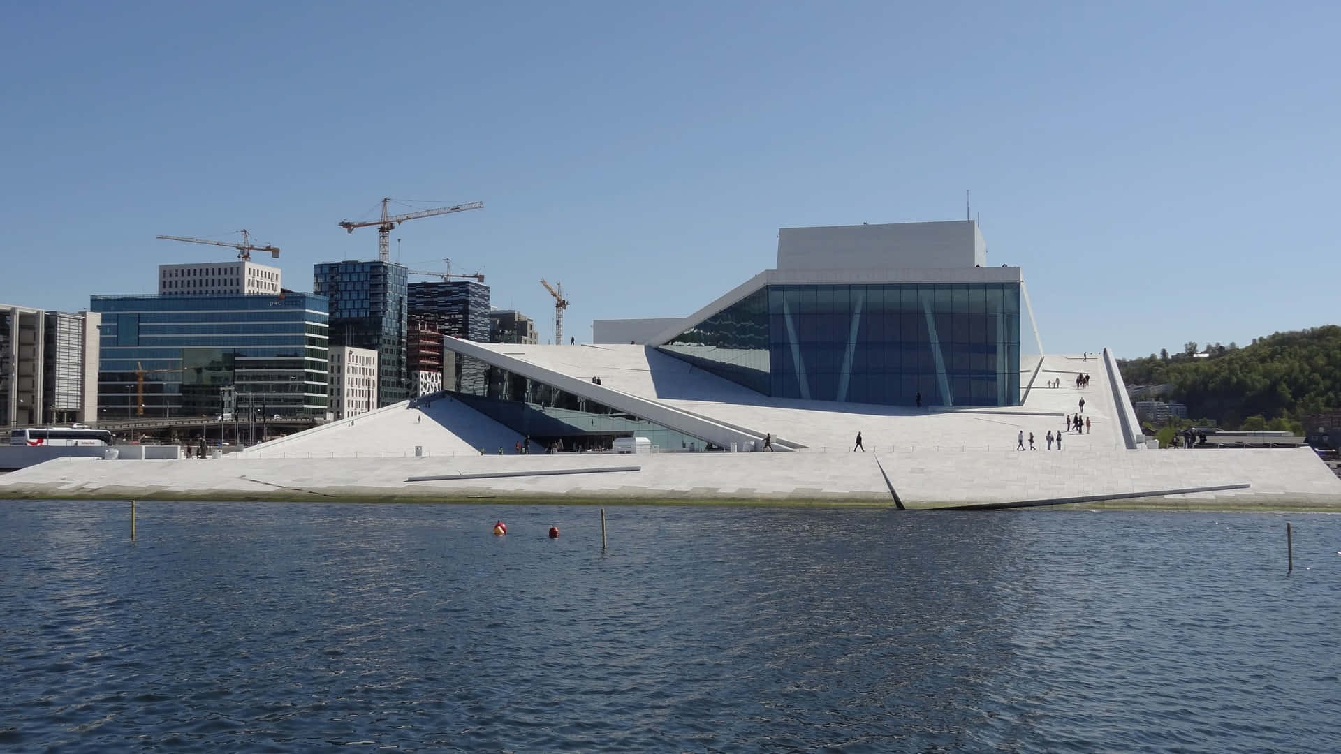 Oslos opera hus på en solskinnsdag tapet. Wallpaper