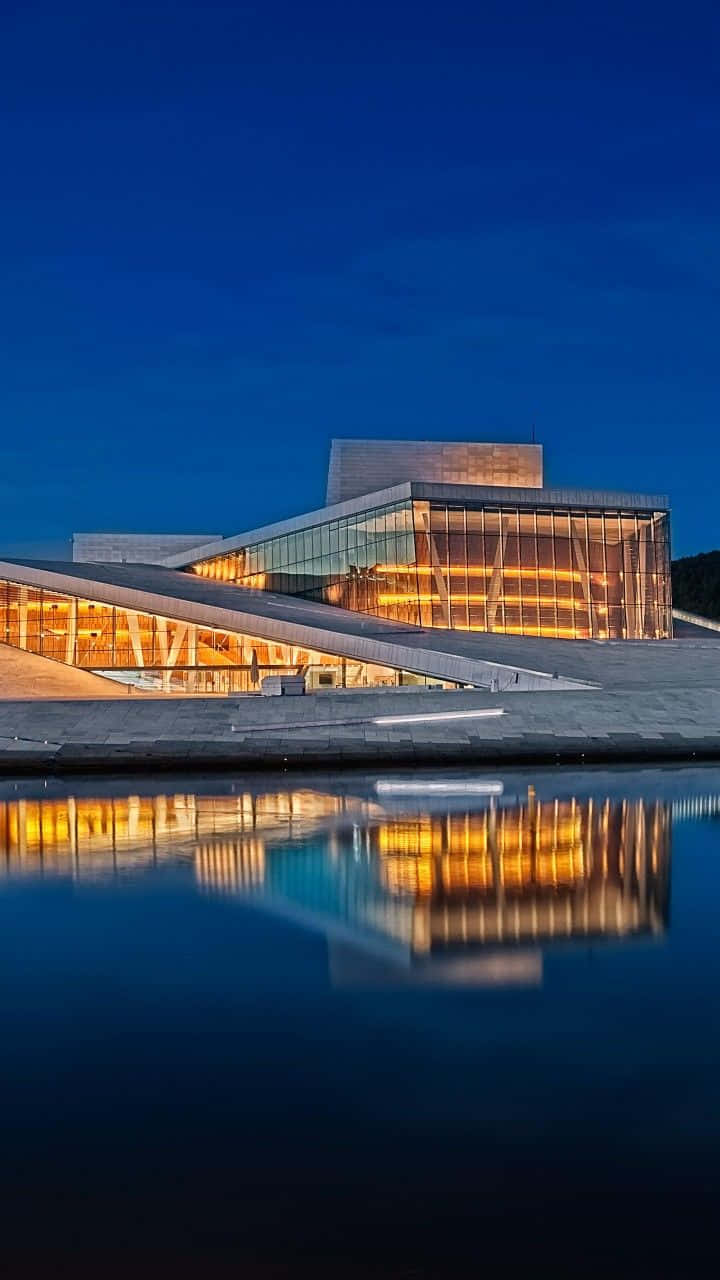 Casade Ópera De Oslo Com Reflexo Noturno. Papel de Parede