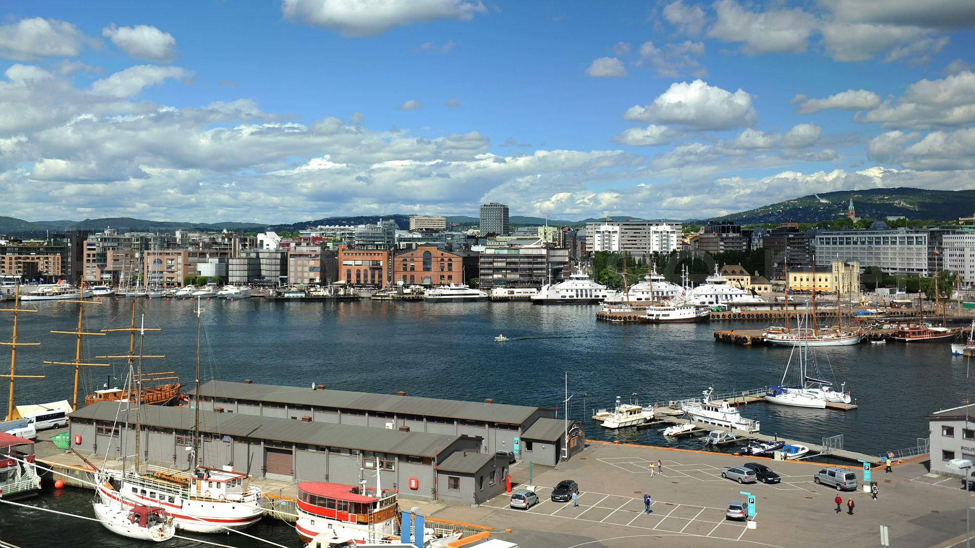 Oslo Small Boat Pier Wallpaper