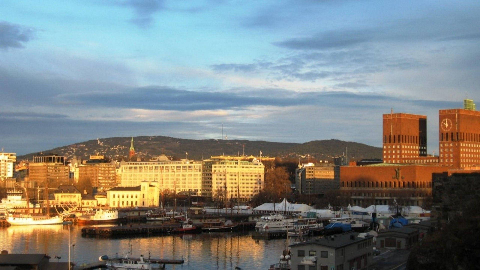 Solopgangen i Oslo - Opløftet af det skinnende morgenlys Wallpaper