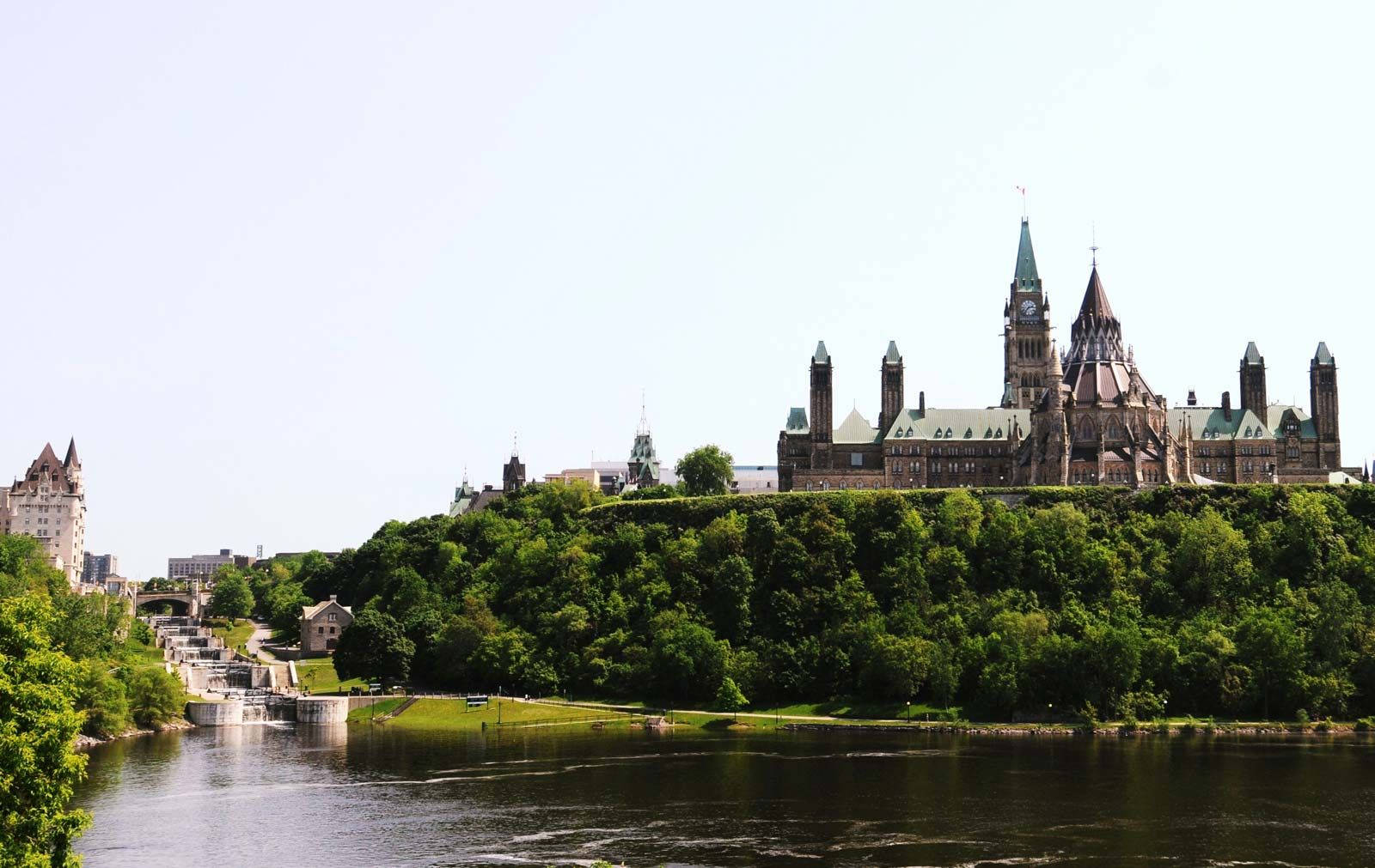 Ottawafluss In Ottawa, Ontario Wallpaper