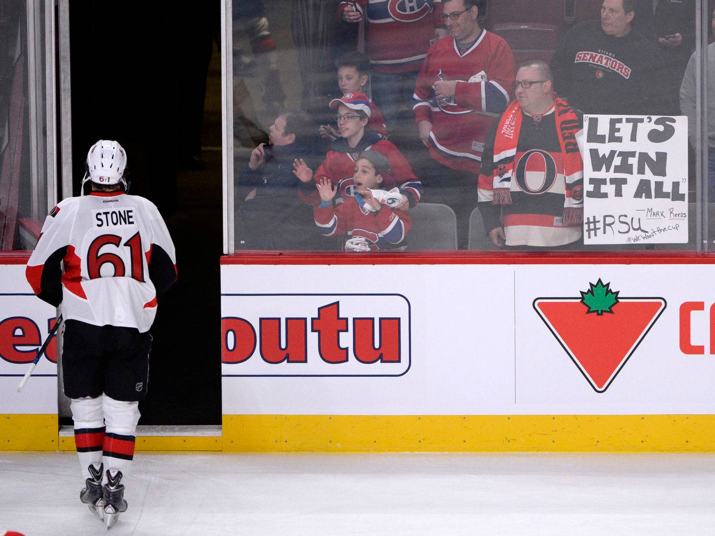 Ottawa Senators Winger Mark Stone Wide Angle Shot Wallpaper