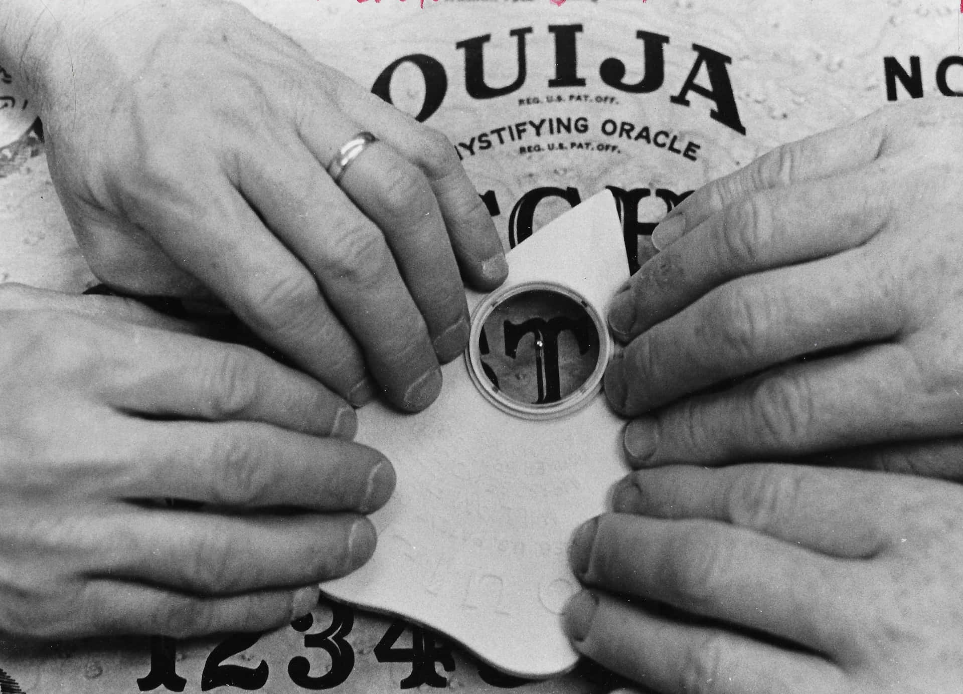 Vågafråga Andarna Dina Frågor Med En Ouija-bräda