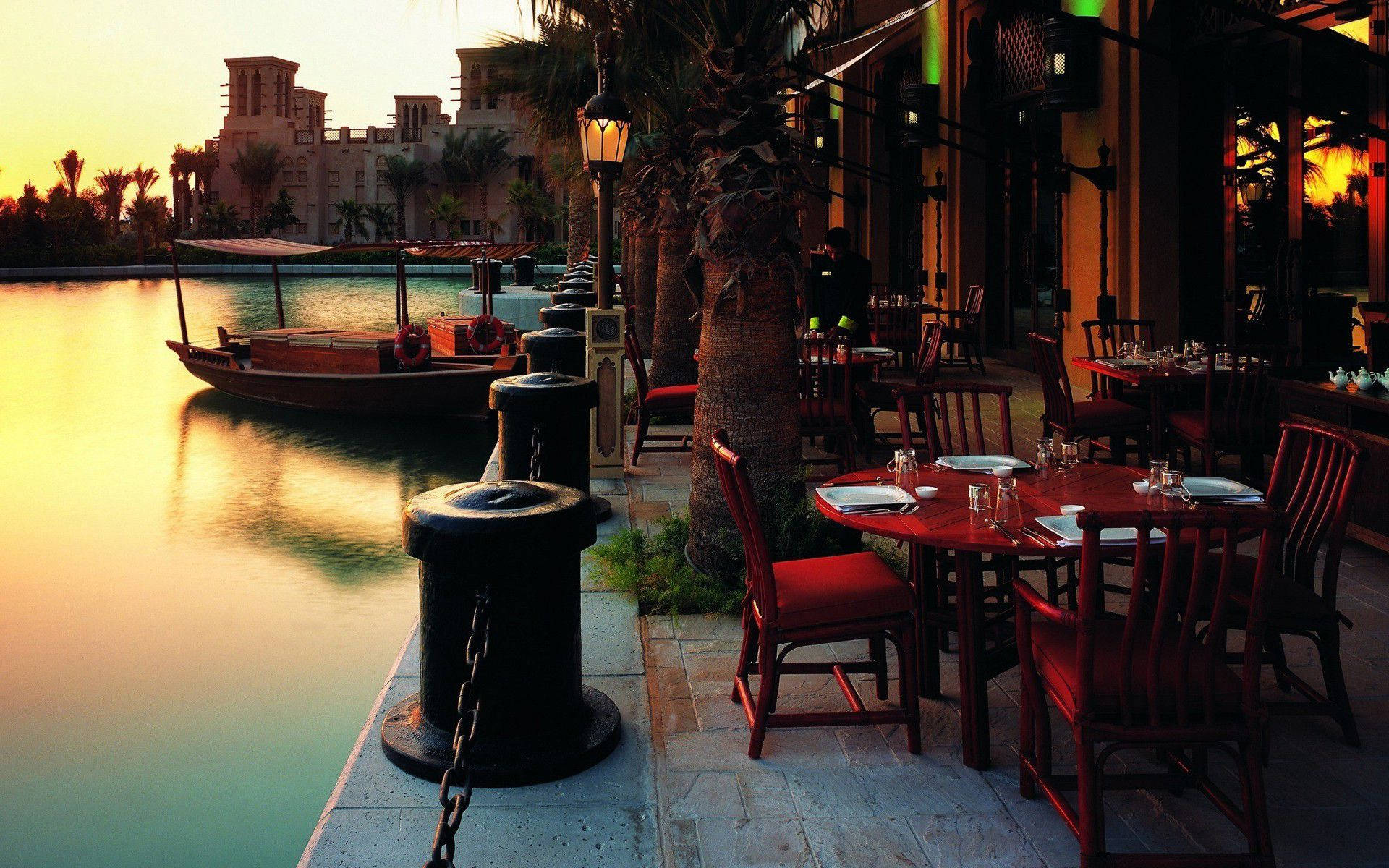 Outdoor Restaurant In Jumeirah Mina A Salam Wallpaper