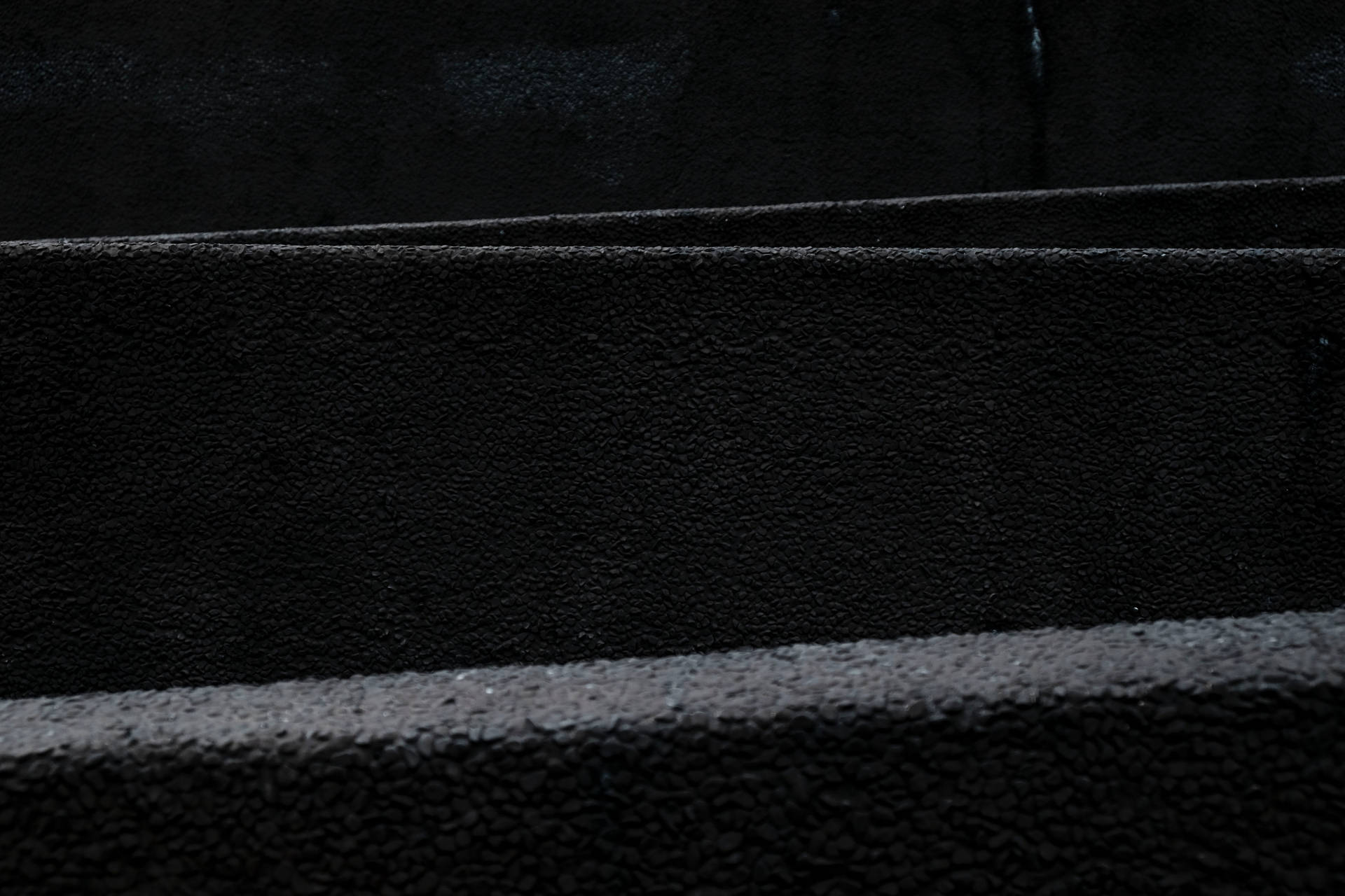 Konturer på asfalten sort skrivebords tapet Wallpaper