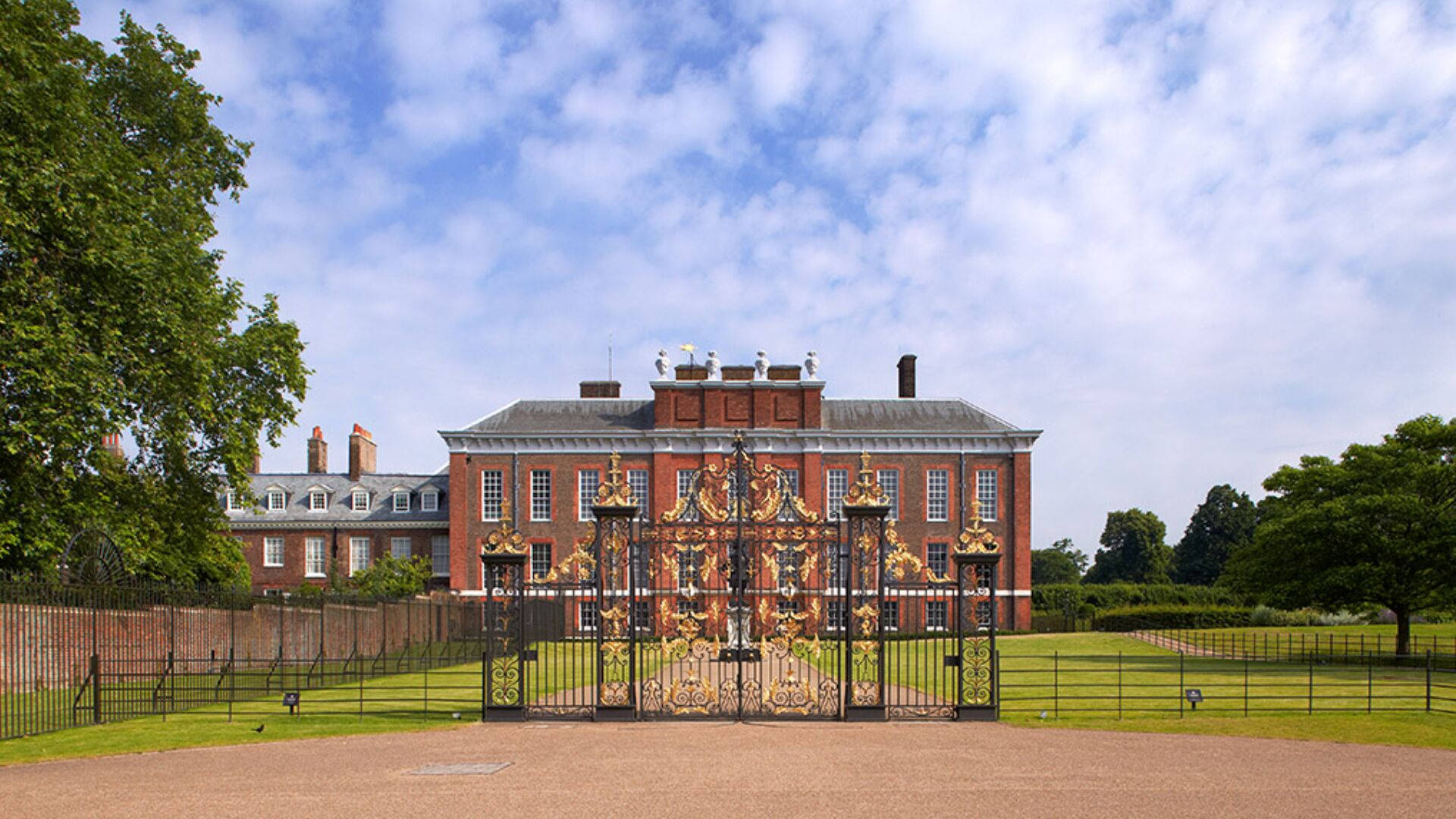 Outside The Gates Of Kensington Palace Picture