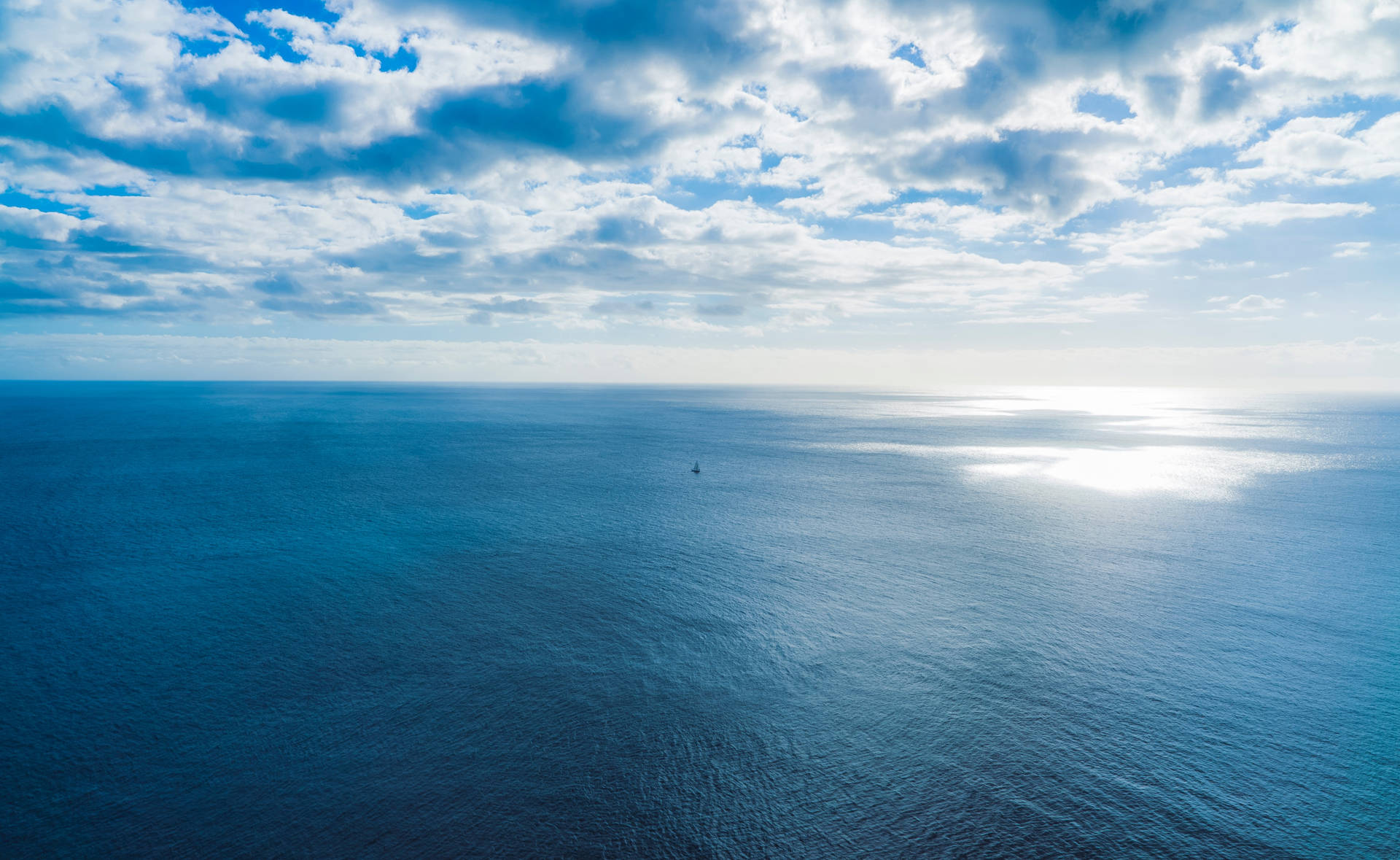 Outstanding Calm Ocean Horizon Wallpaper