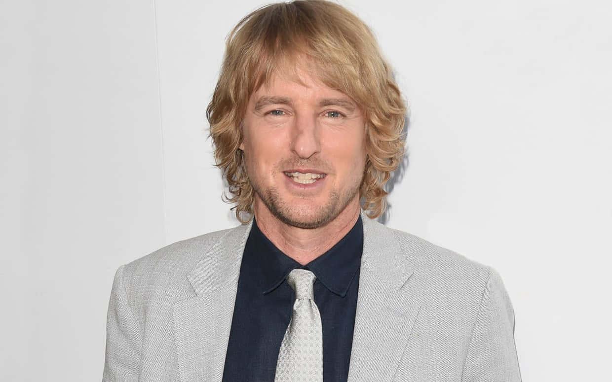 Owen Wilson looking content Wallpaper