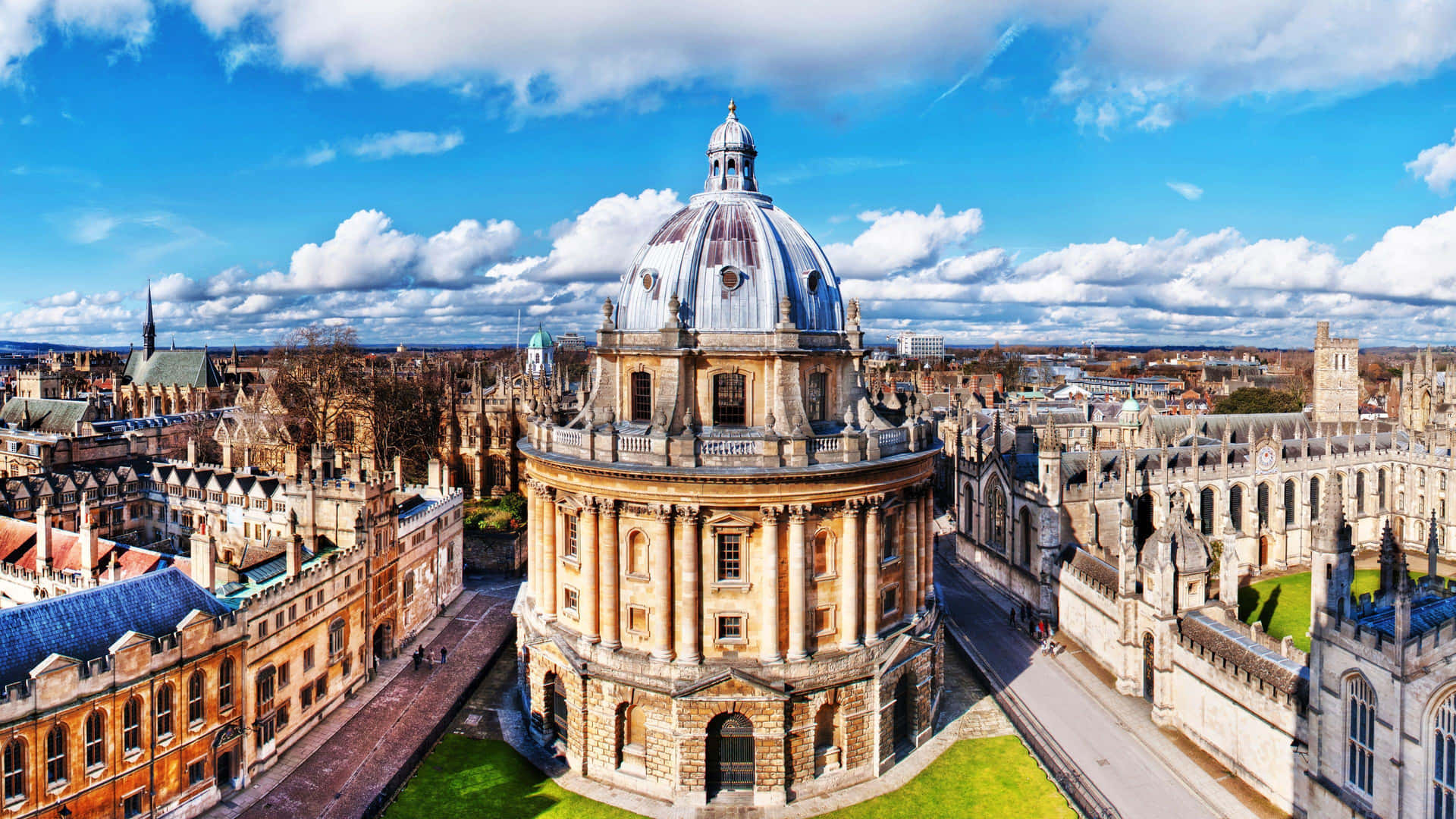 A Sunny Day at Oxford University with Radcliffe Camera in View Wallpaper
