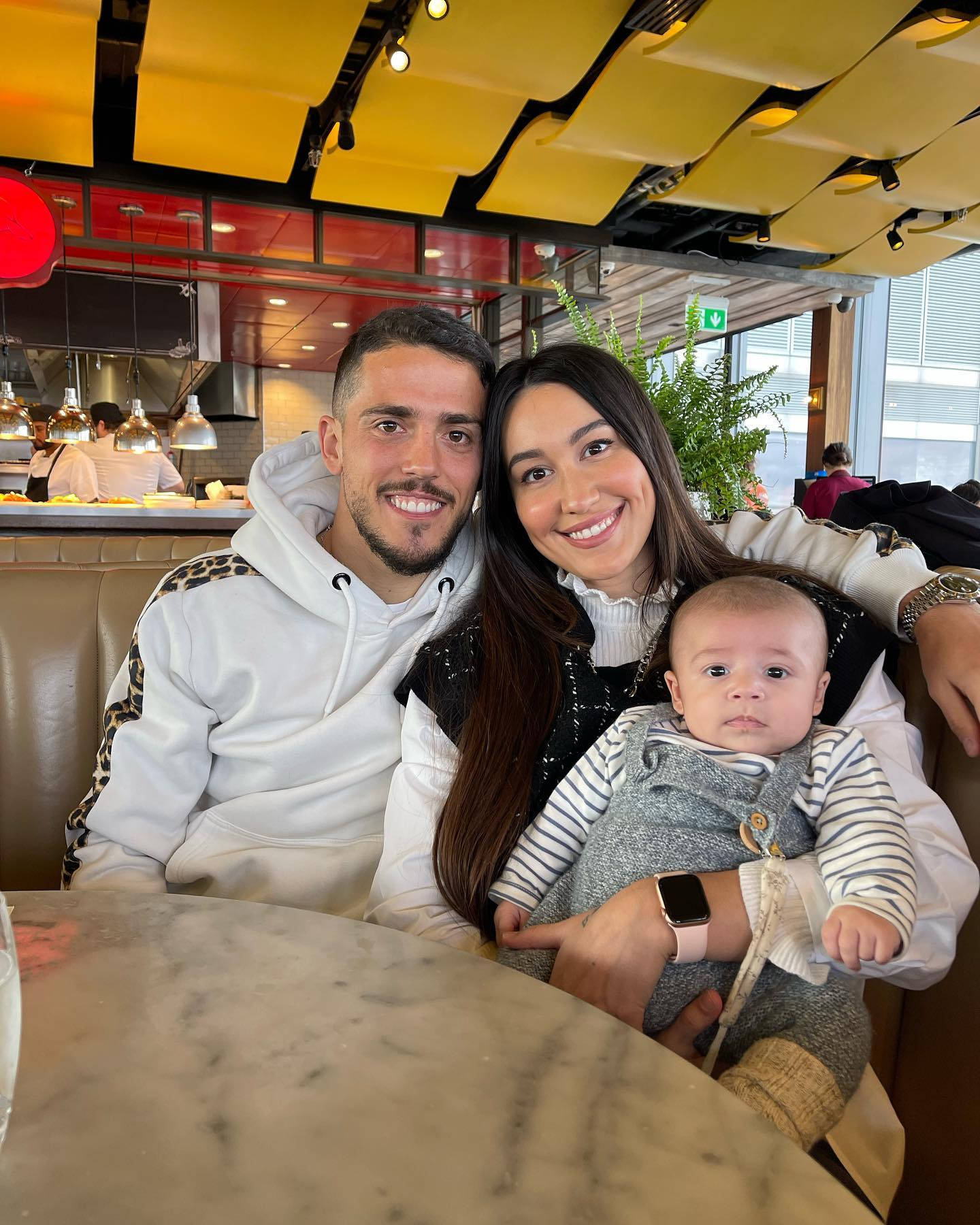Pablo Fornals Dining Family Wallpaper