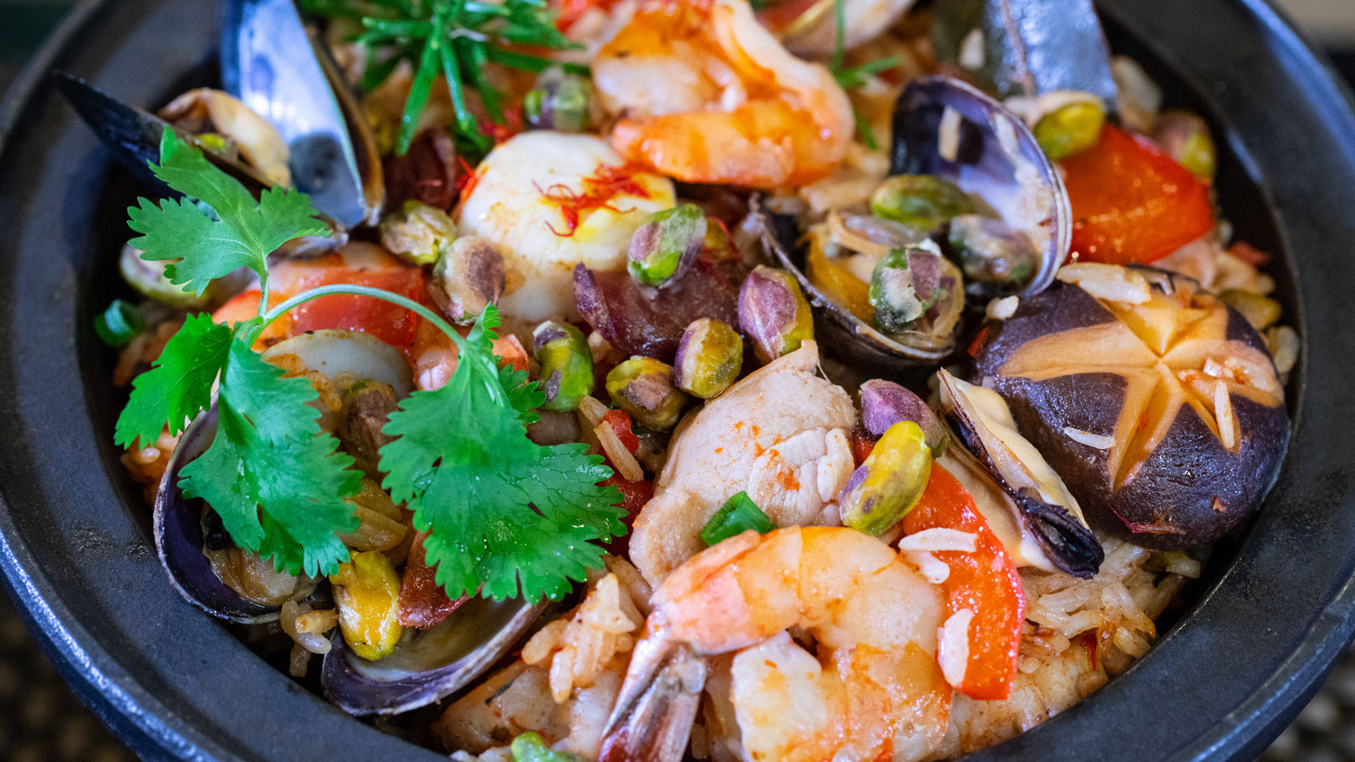 Packed Seafood Paella Pot Wallpaper