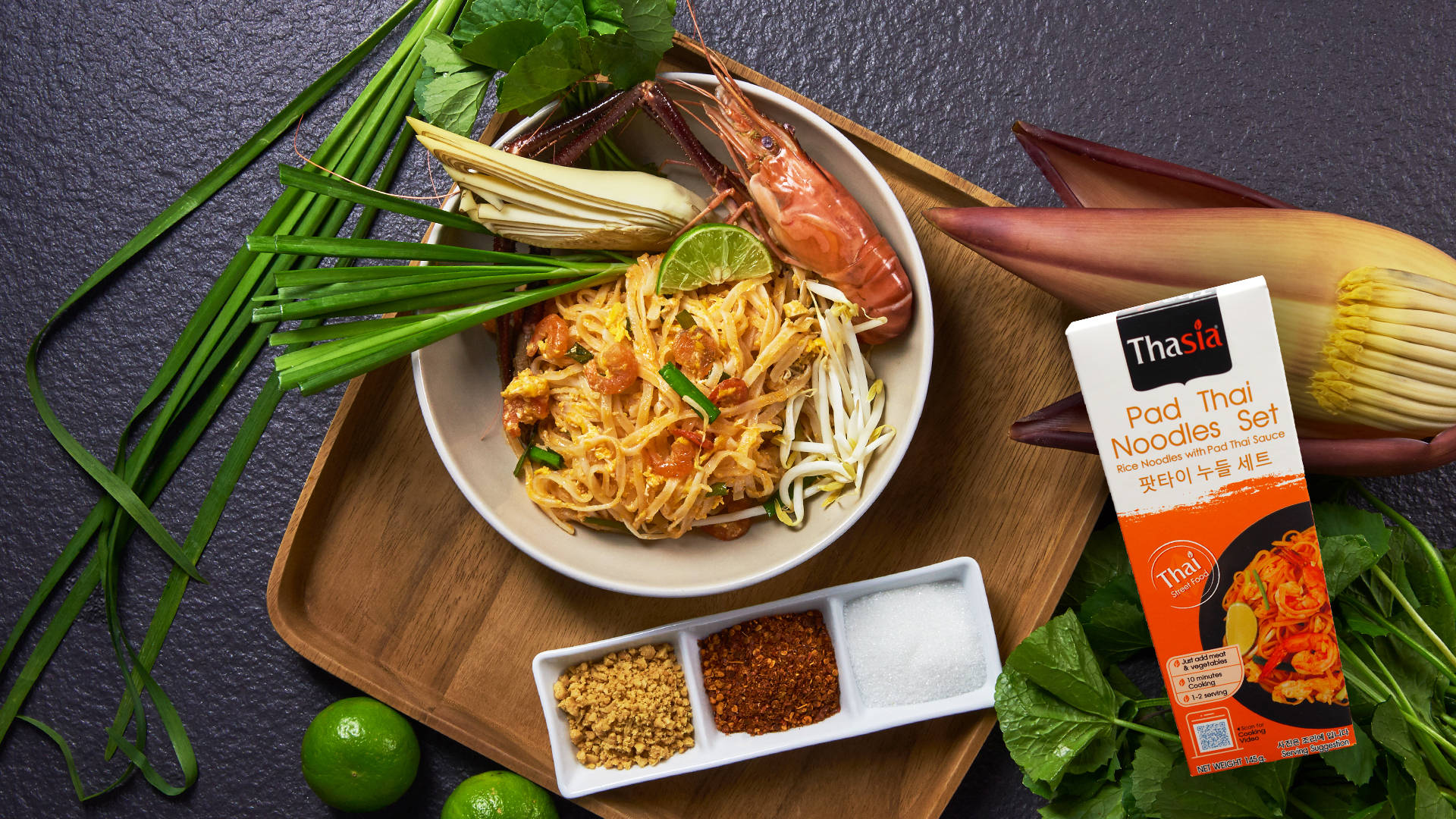 Pad Thai Instant Noodles Med Krydderier Og Friske Urter Wallpaper