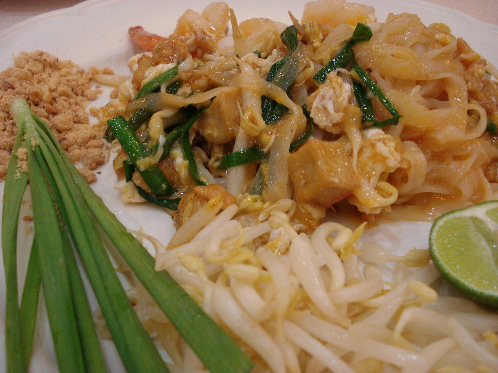 Pad Thai Noodles Dish Close-Up Wallpaper