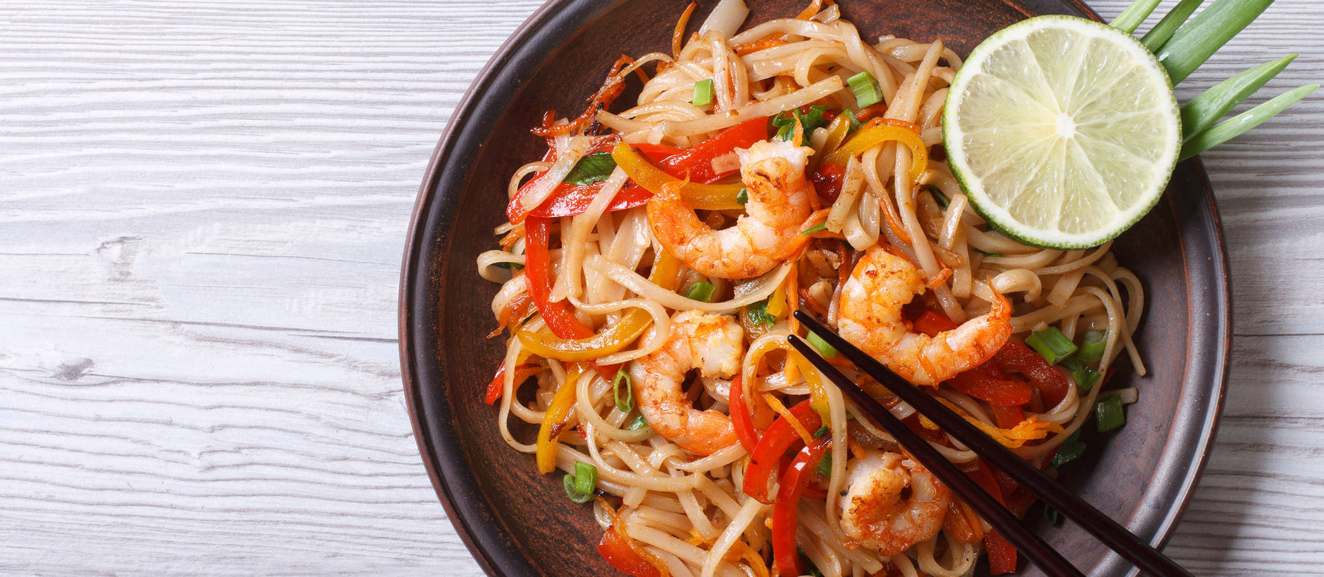 Pad Thai Noodles With Peppers And Shrimp Wallpaper