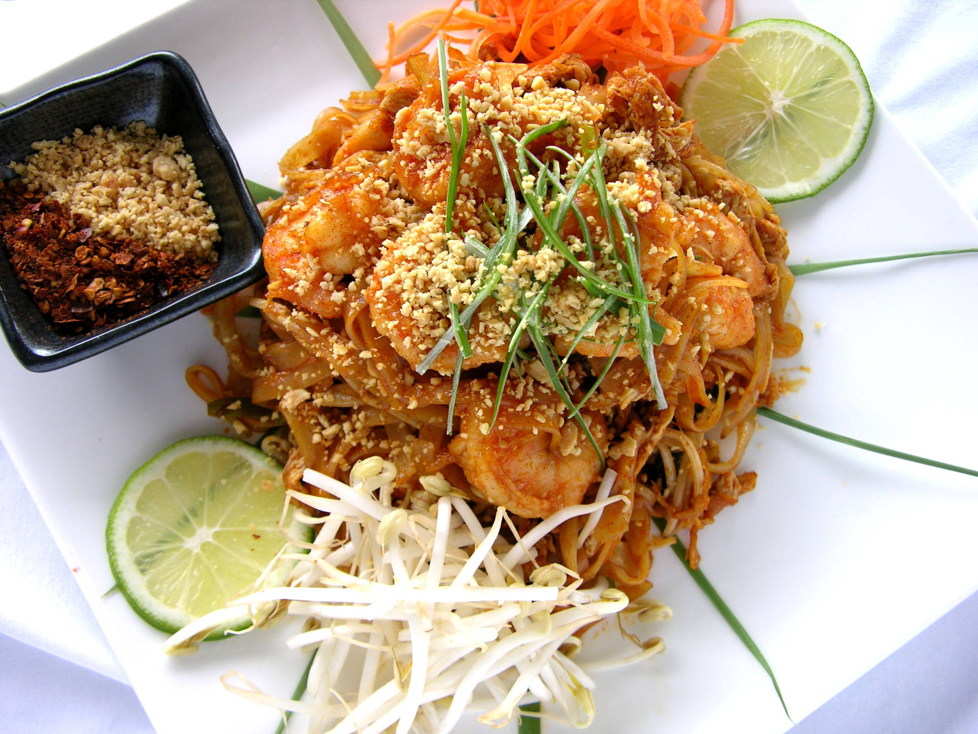 Pad Thai Topped With Crushed Peanuts Wallpaper