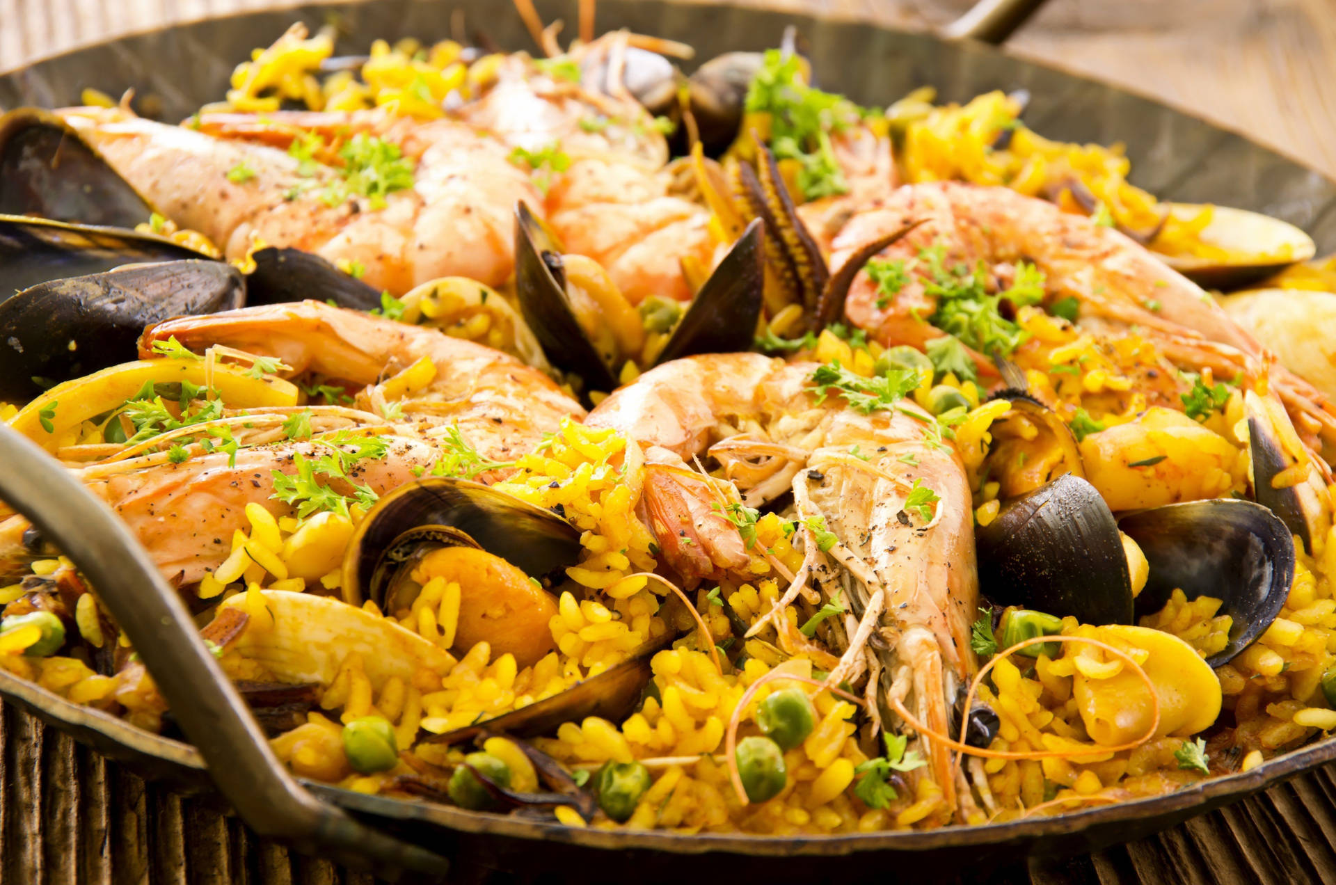 Paella Large Prawns And Black Mussels Wallpaper