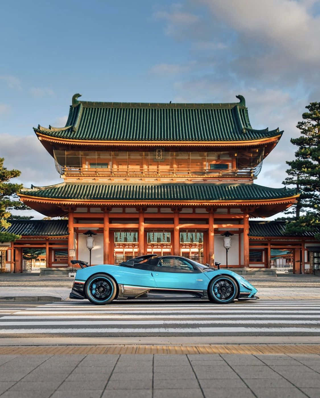 The stunning Pagani Zonda Tricolore flying through the streets Wallpaper