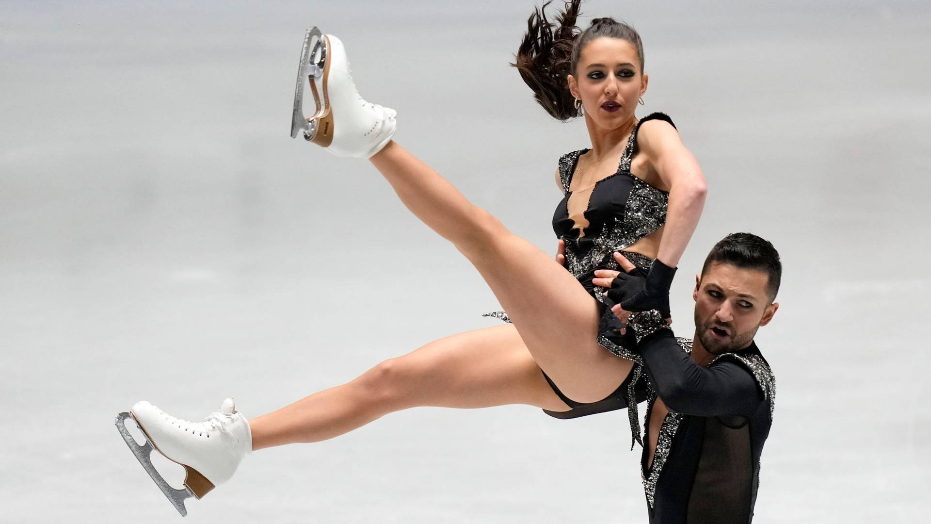 Par-Figur Skating Stellato-Dudek og Deschamps 2022 Olympics Wallpaper