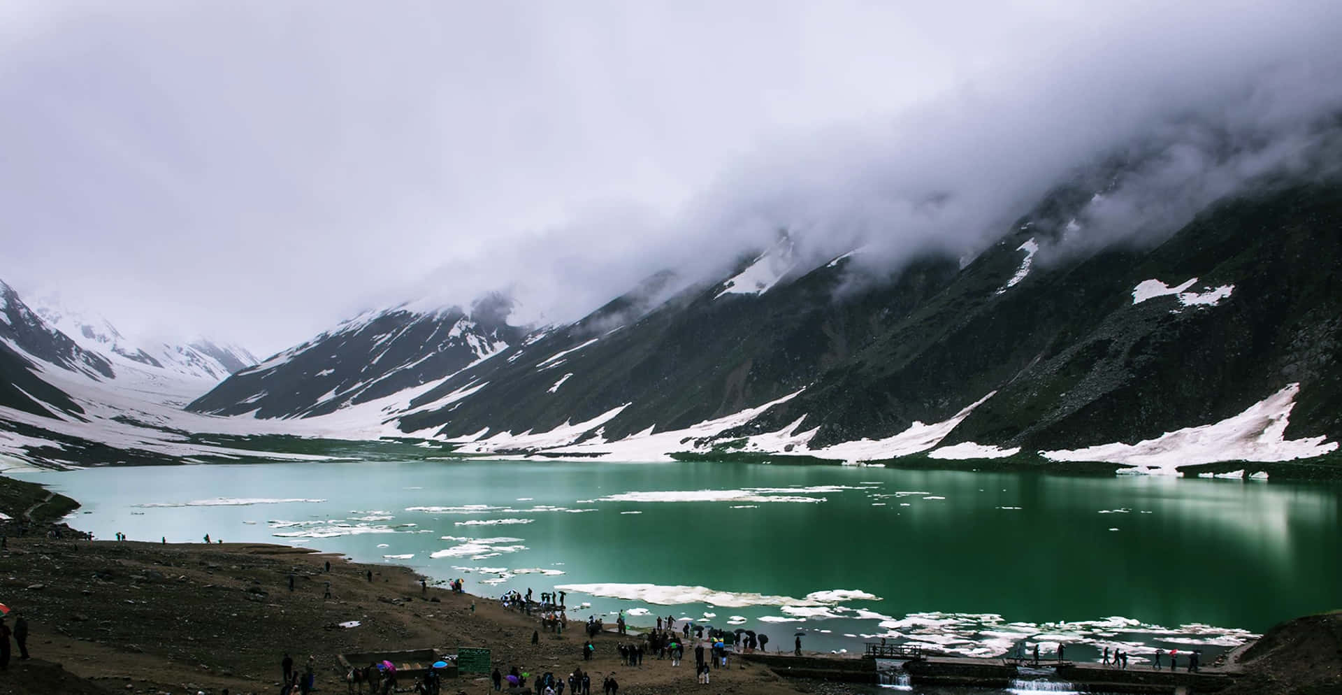 Breathtaking view of the Karakoram Mountain Range in Pakistan