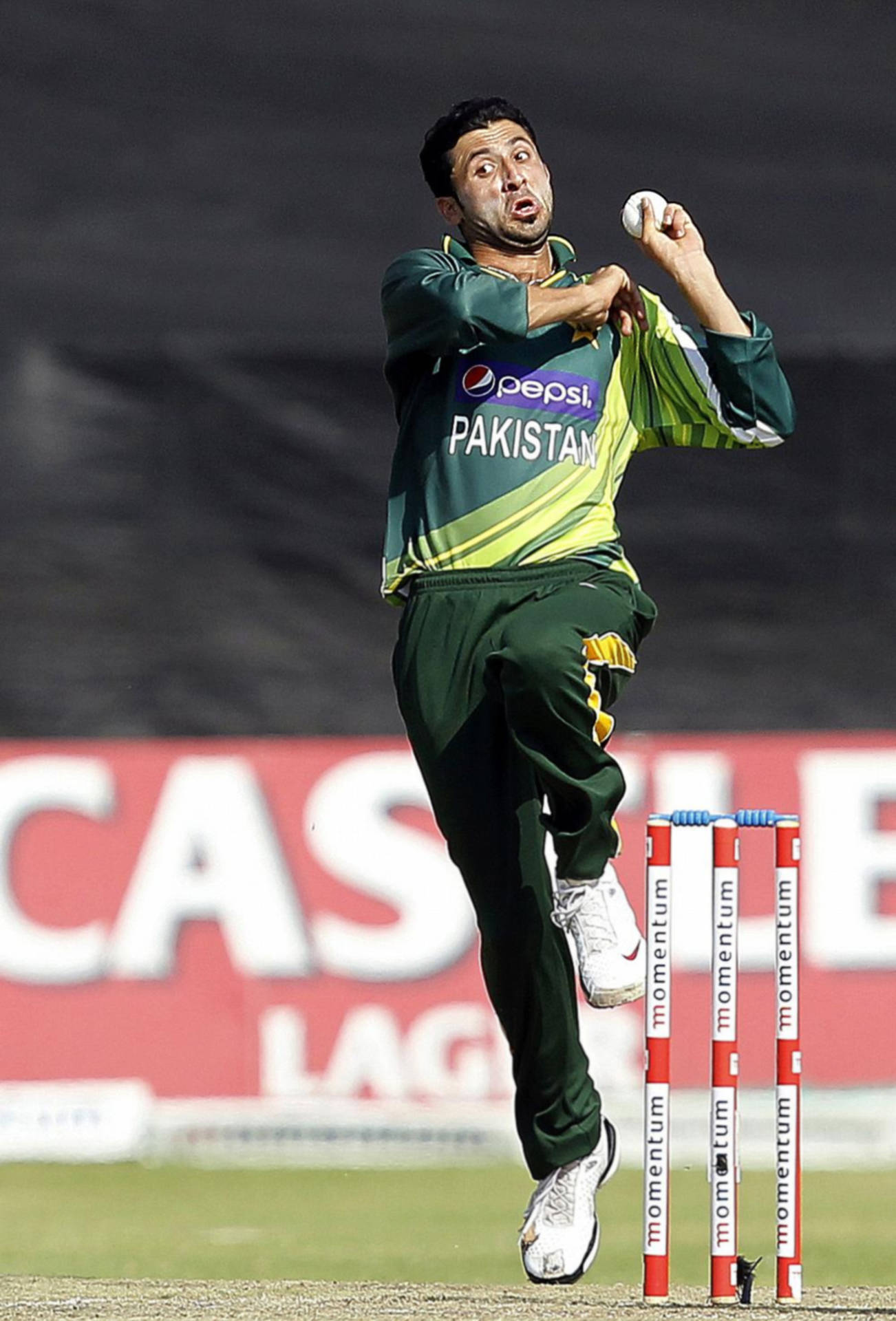 Pakistanischercricket-bowler Junaid Khan Wallpaper