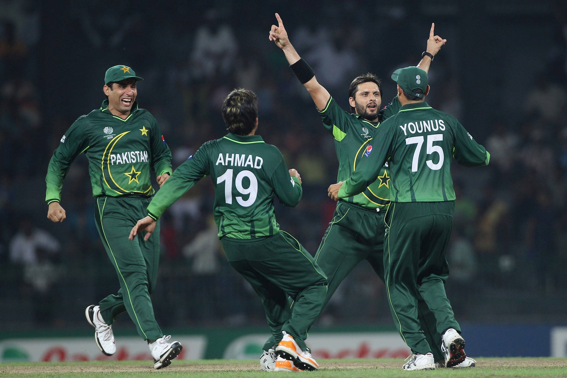 Íconodel Cricket Pakistaní: La Icónica Celebración De Afridi Fondo de pantalla