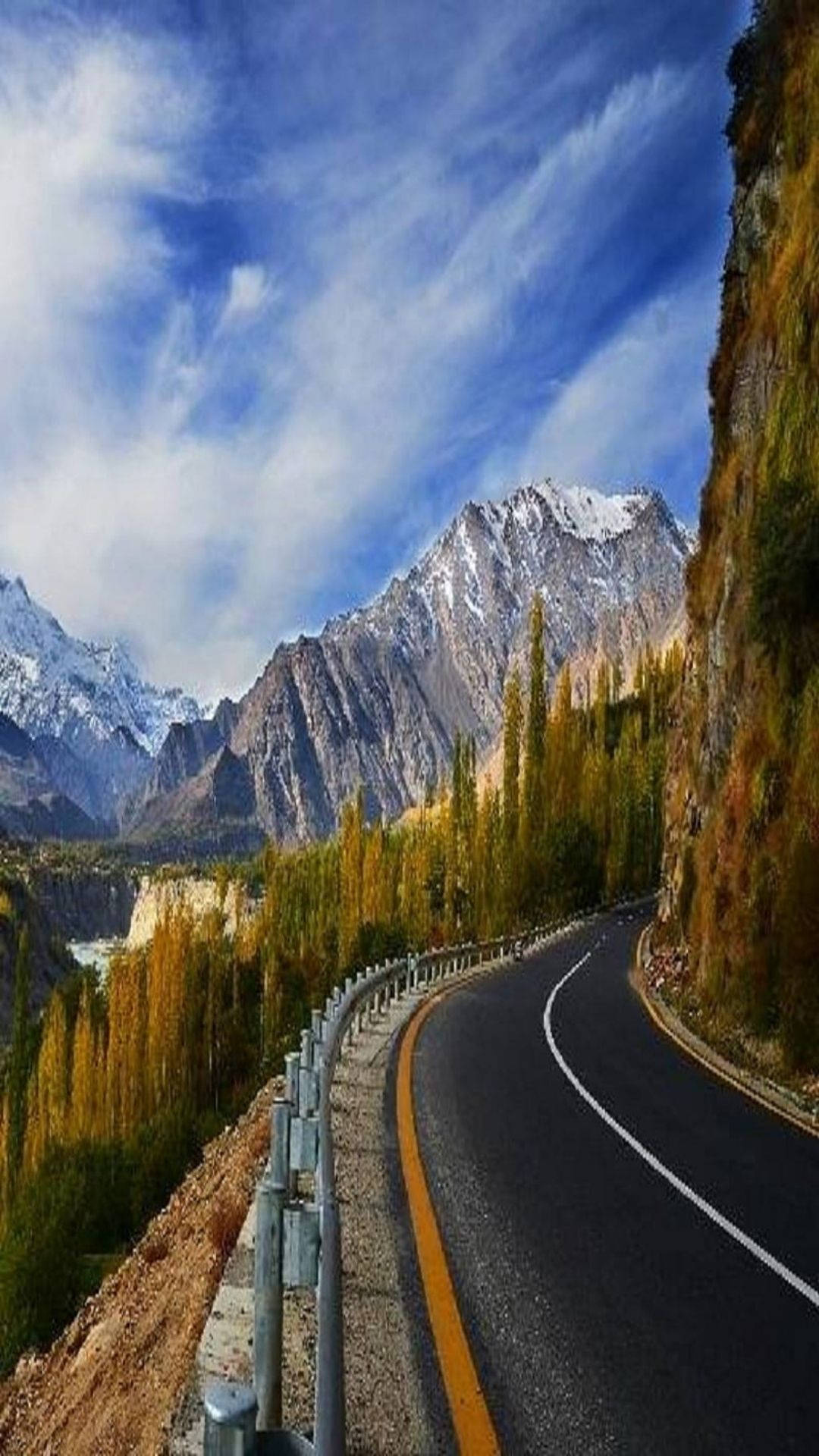 Pakistan Road In Valley Wallpaper