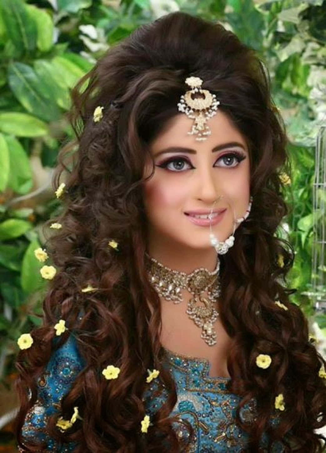 Pakistani Girl Sajal Ali With Flower Clips Picture