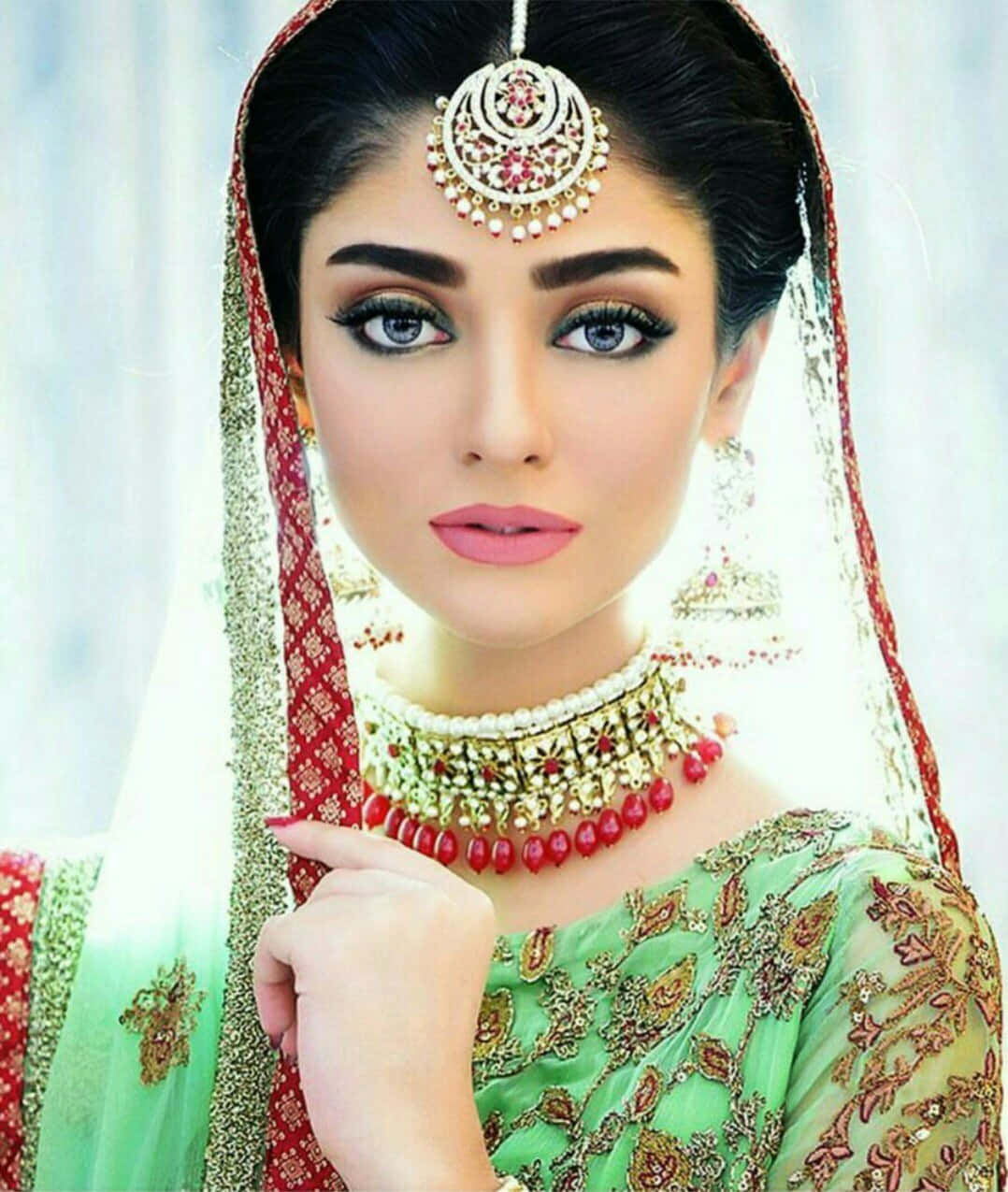 Pakistani Girl Noor Khan Green Dress Picture