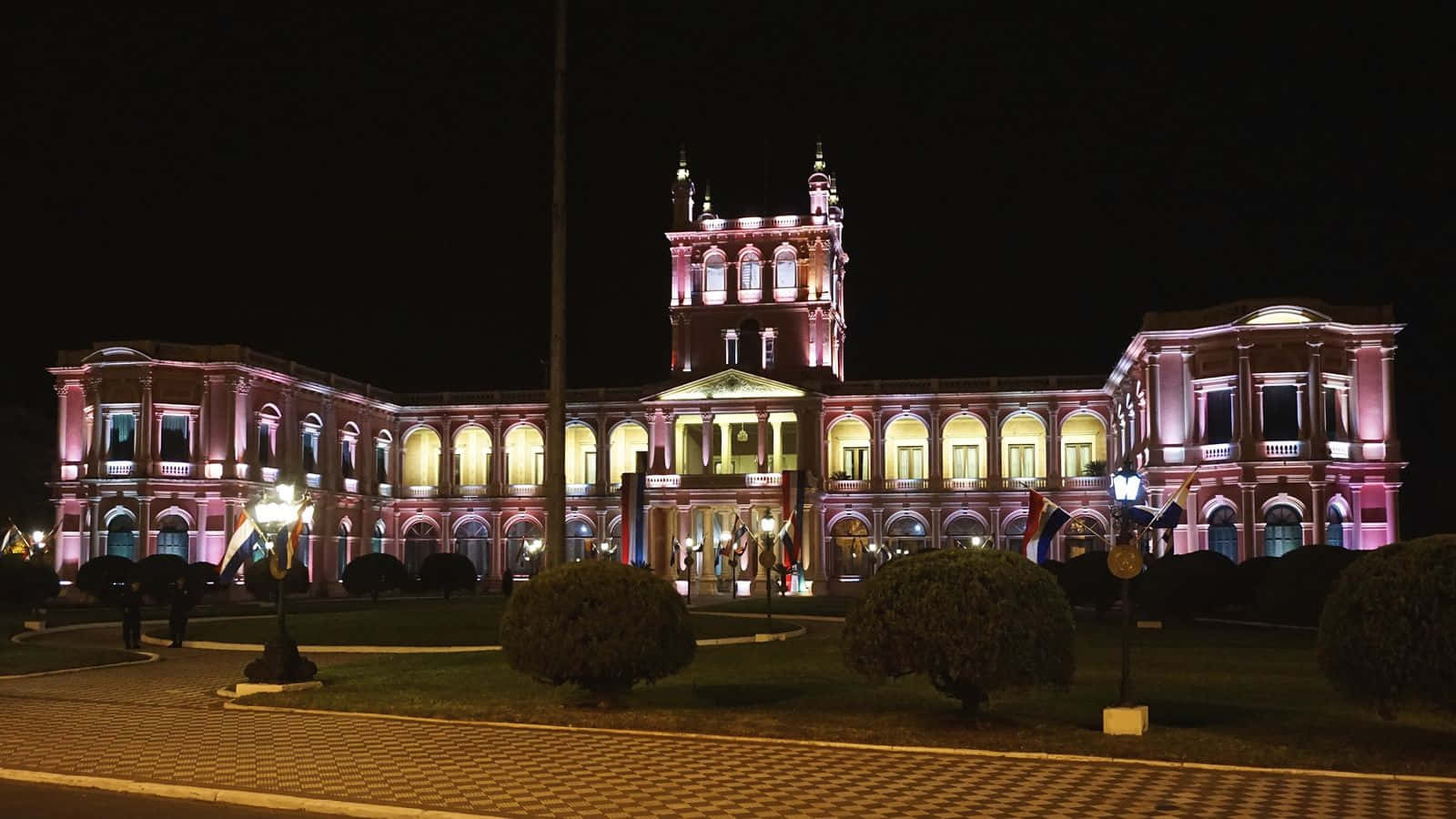 Palacio De Lopez In Asuincion At Night Wallpaper
