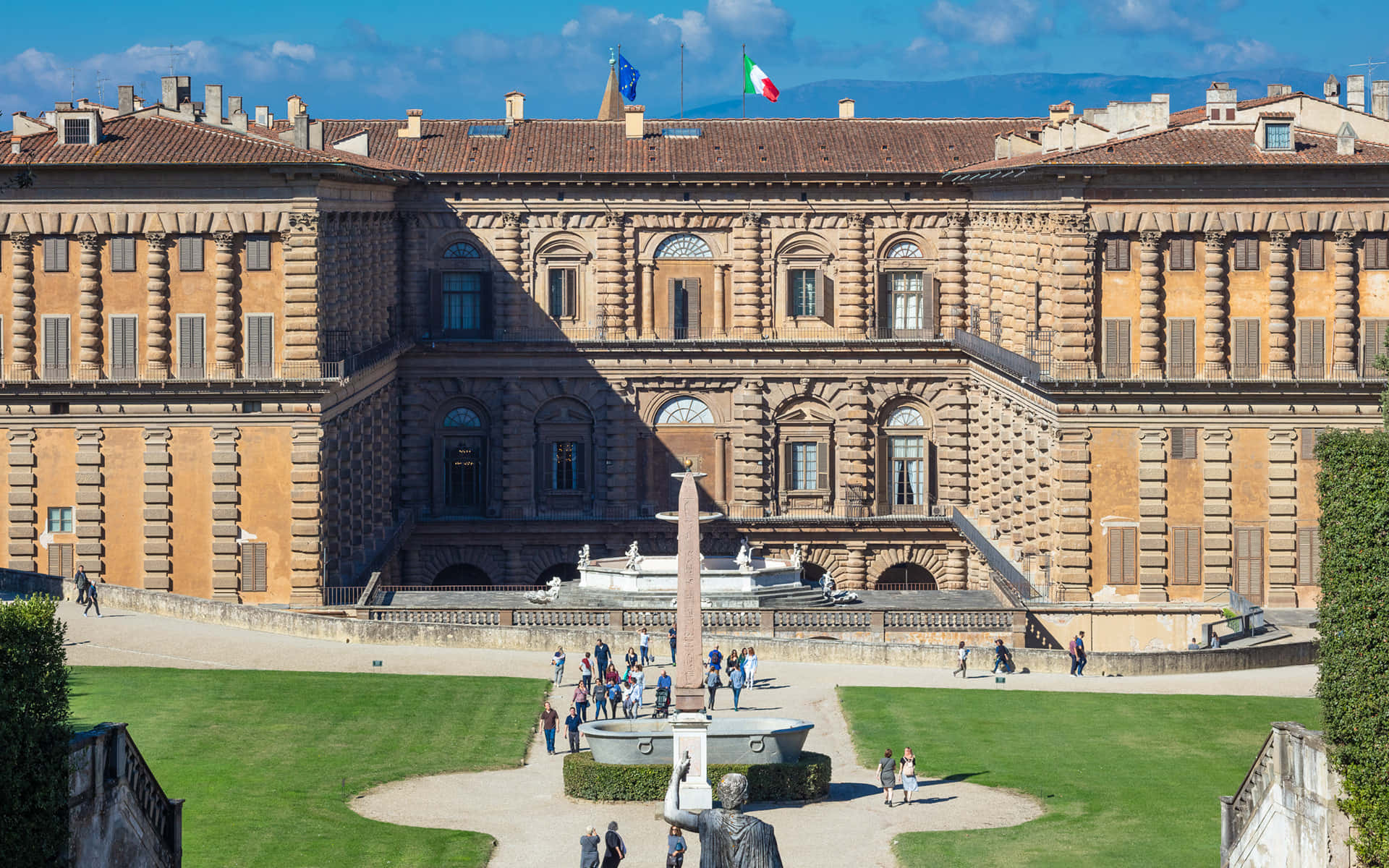 Palazzo Pitti Bright Day Picture