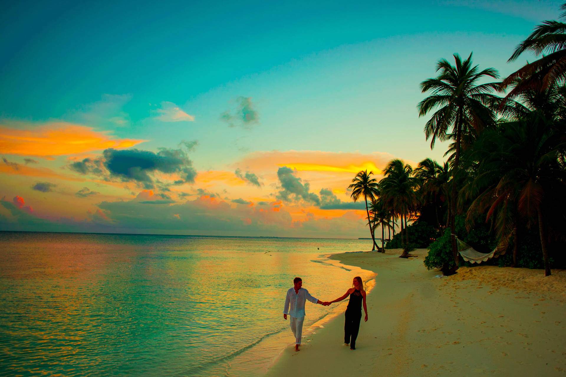 Palm Tree Sunset Couple Picture